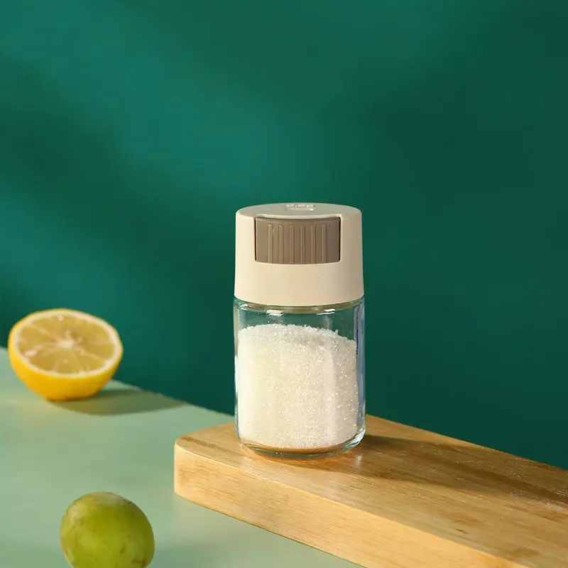 In Bulk Wholesale Empty Round 100ML  Pepper Spice Kitchen Seasoning Container Control 0.5g Salt Shaker Glass  Dispenser with Lid