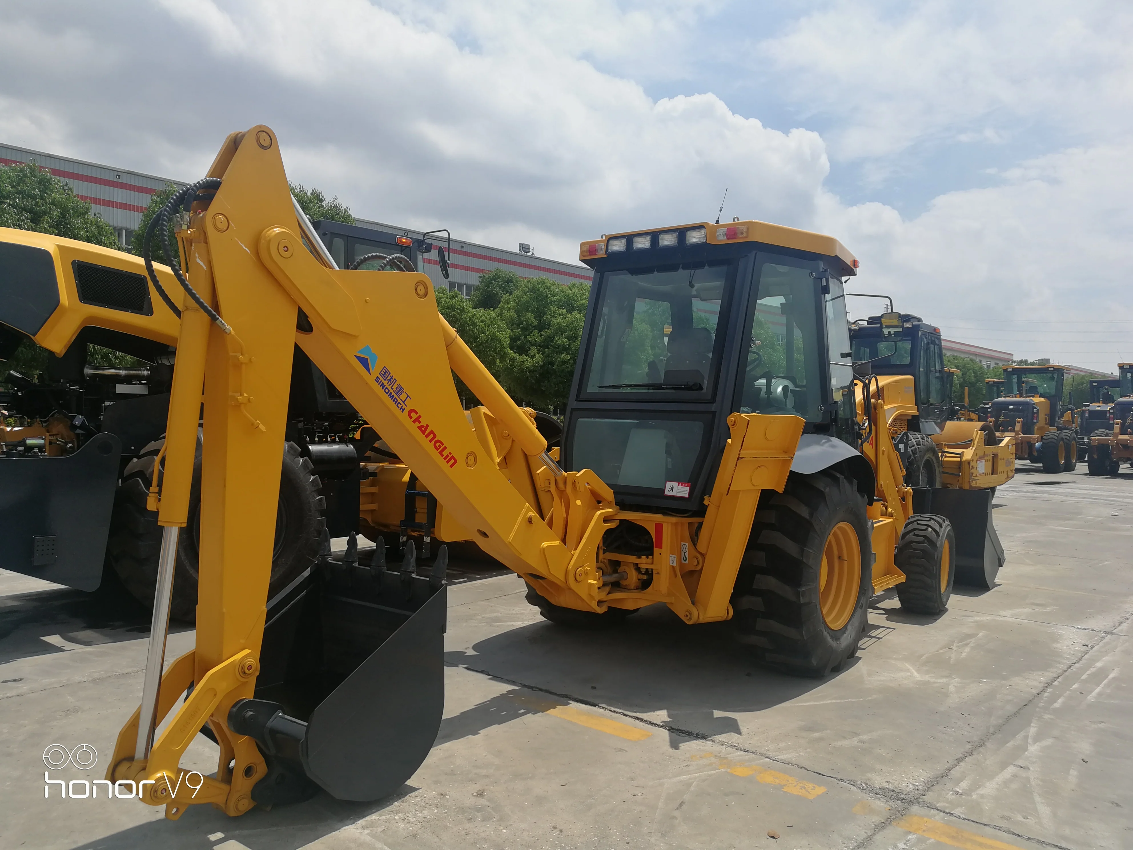 Экскаватор-погрузчик SINOMACH/ CHANGLIN 620CH с Sideshift в наличии