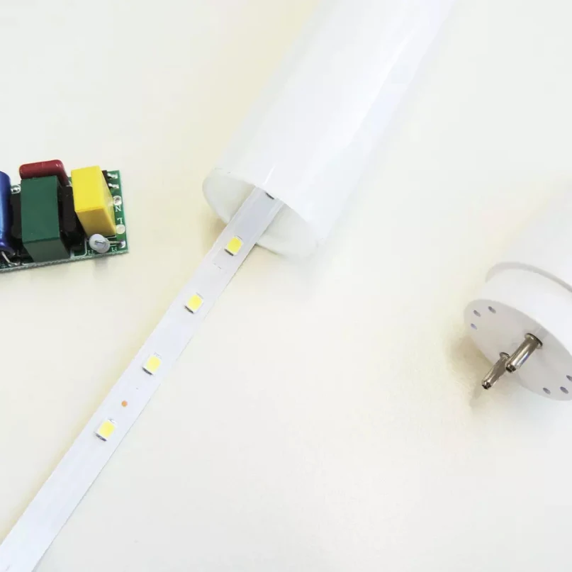 China Manufacturer Wholesale Indoor Lighting 2feet IP66 Led Tri-proof Tube LED Tube Light LED T8 Glass Tube led light tubing