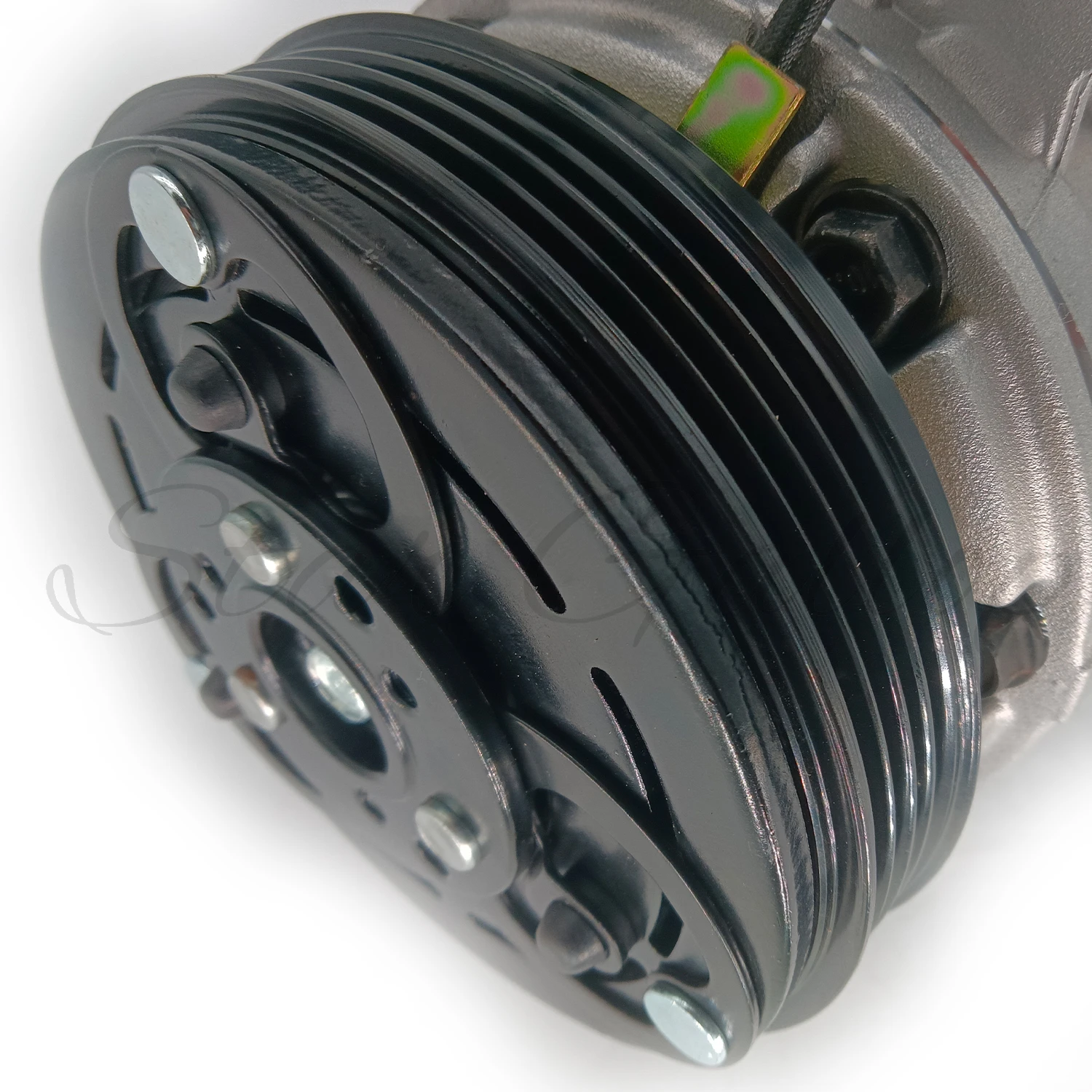 Top Quality car air compressor 12V 4PK 120mm  Air Conditioner Compressor for Mitsubishi Delica 2.0 (02-08) OE ZH3321125