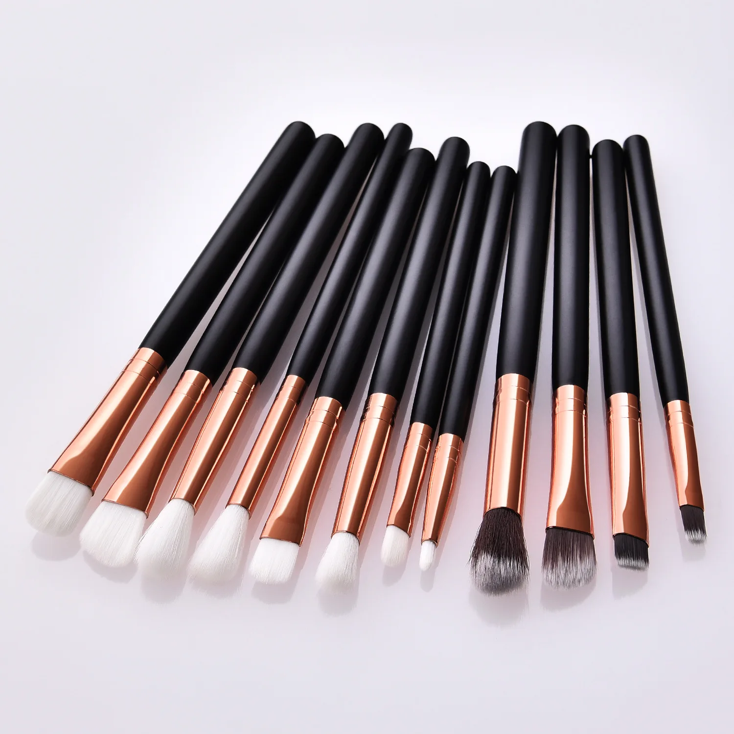 New Arrival 12 Pcs Brush Set Makeup Portable Wooden Handle Build Your Own Makeup Brush Set Soft Fur Makeup Eye Brushes