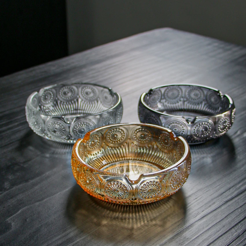 Colored Glass Ashtrays Portable Embossed Flower Pattern Office Smoking Accessories Ashtray Round Glass Ashtray