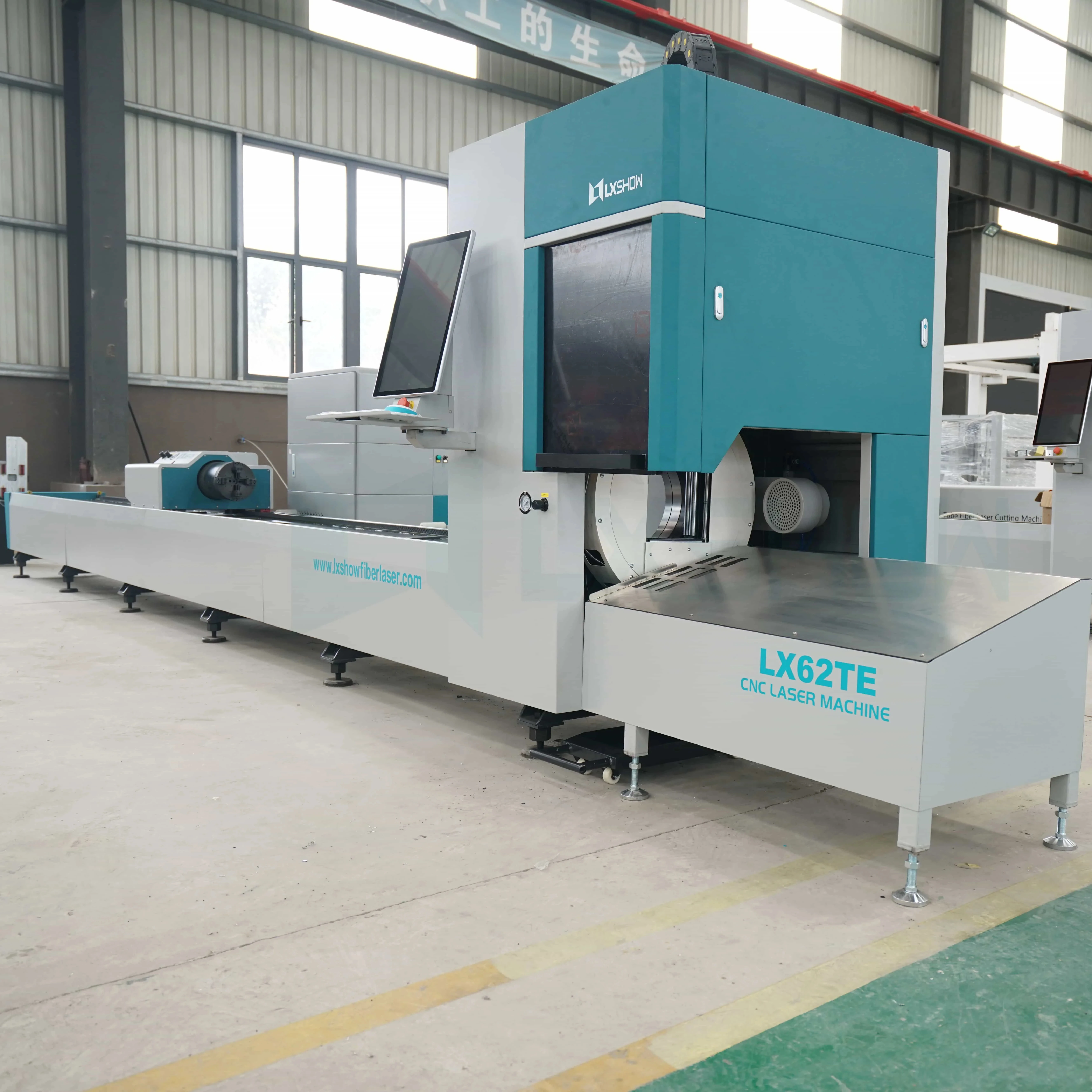 Vertical Two Chucks Pipe Laser Cutter 3kw Automatic Feeding Round Pipe Cutting Square Tube