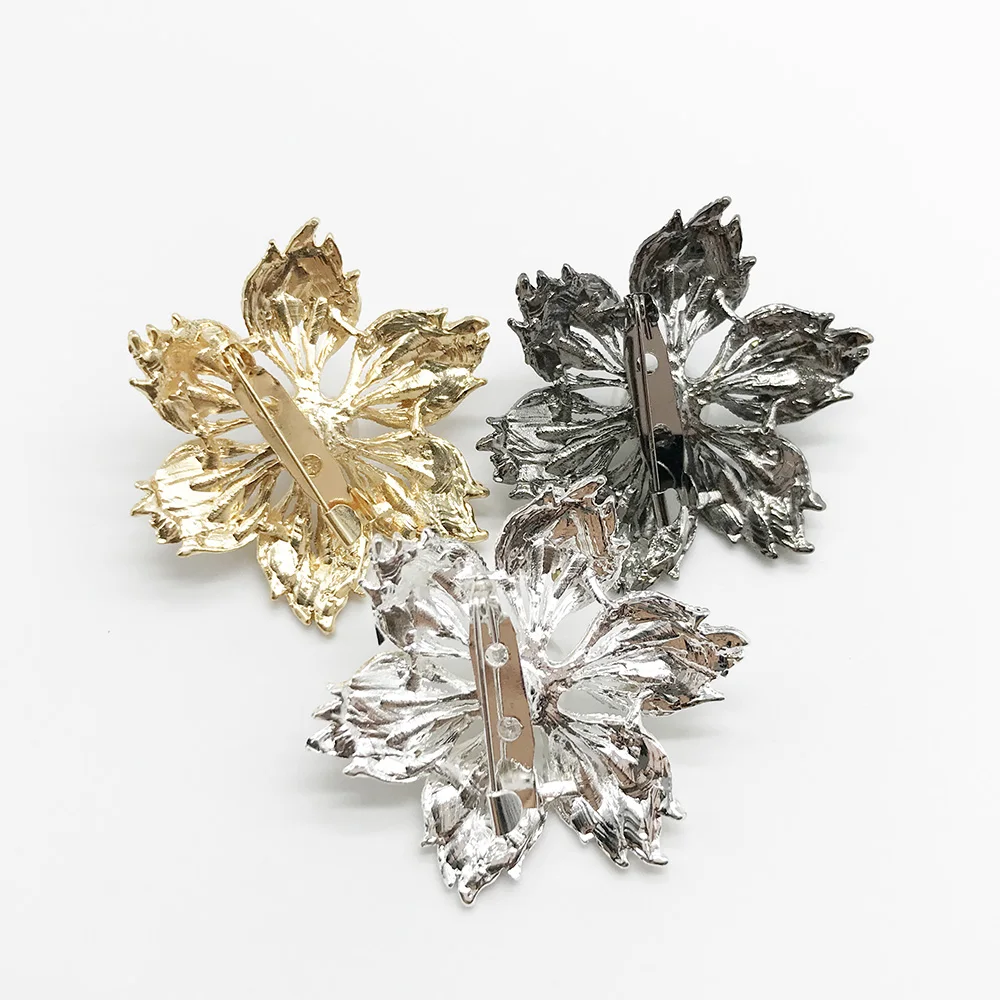 
High Quality Gold Silver Gun metal Jewelry Broches Custom Metal Pearl Rhinestone brooches flower pin Brooch For Women 