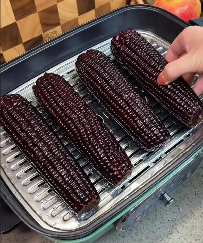 China factory sweet corn manufacturer fresh purple corn