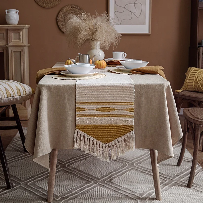 2021 New Wholesale Custom Luxury Home And Restaurant Decoration Cotton Farmhous Tufting Printing Boho Fancy Wedding Table Runner