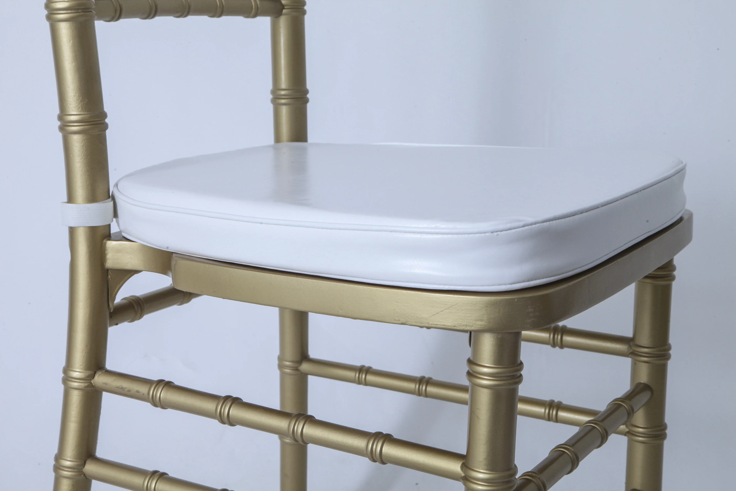 2022 High Quality Popular Unfoldable Hotel Restaurant Bar Cafe Dining Wooden Or Resin Chair Cushion