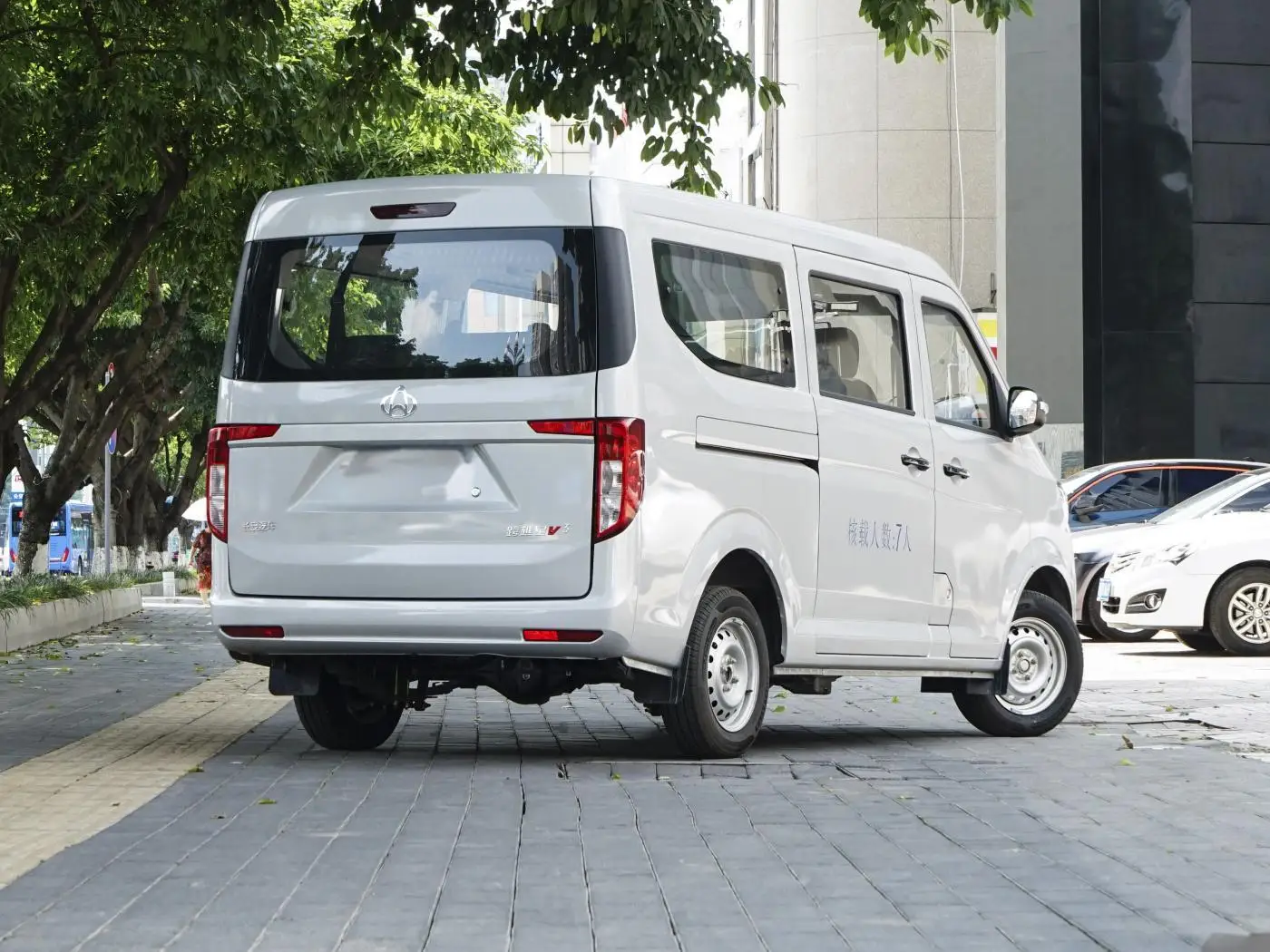Changan/KYC V3 Gasoline mini bus Affordable fuel 7 8 seats Passenger vehicle Low price petrol RWD passenger van for sale