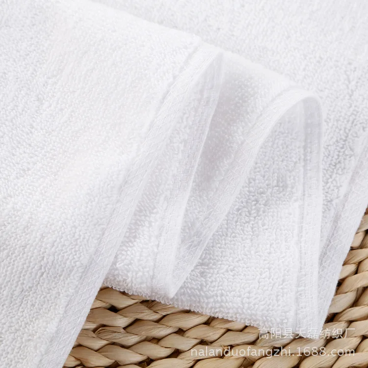 Белое утолщенное Впитывающее банное полотенце из чистого хлопка с логотипом на заказ для салона красоты пятизвездочного отеля