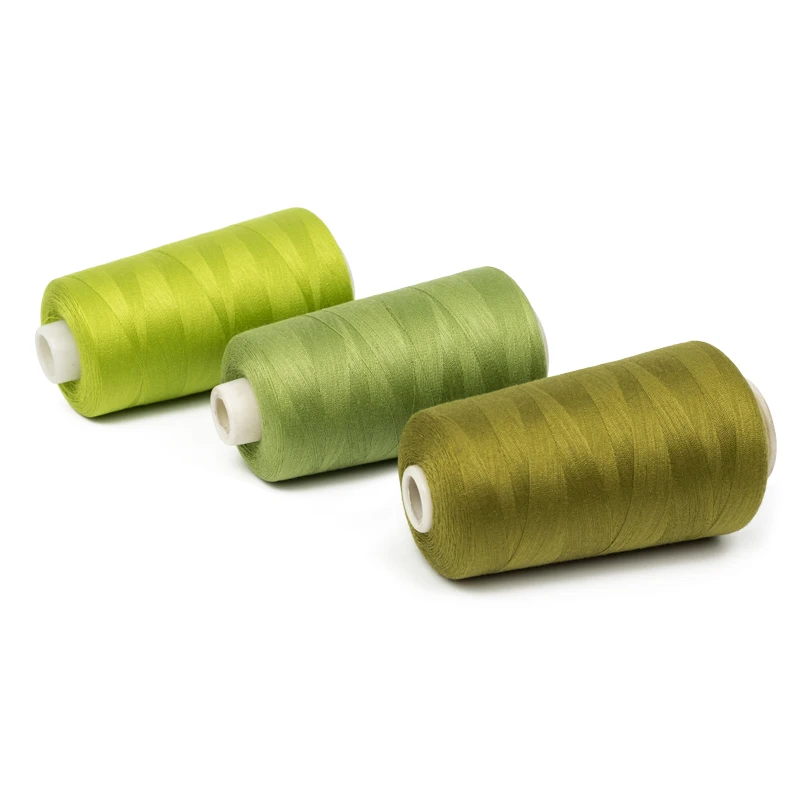 В наличии 100% крашеная полиэфирная швейная нить для швейных принадлежностей 40/2 40/3