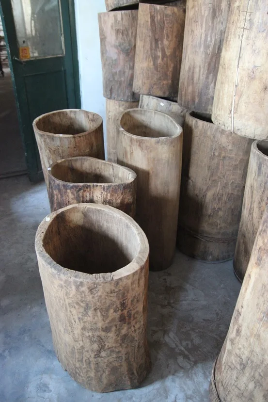 Chinese Antique Wooden Flower Pot Stand Style Wooden Plant Stand and rustic wood bucket