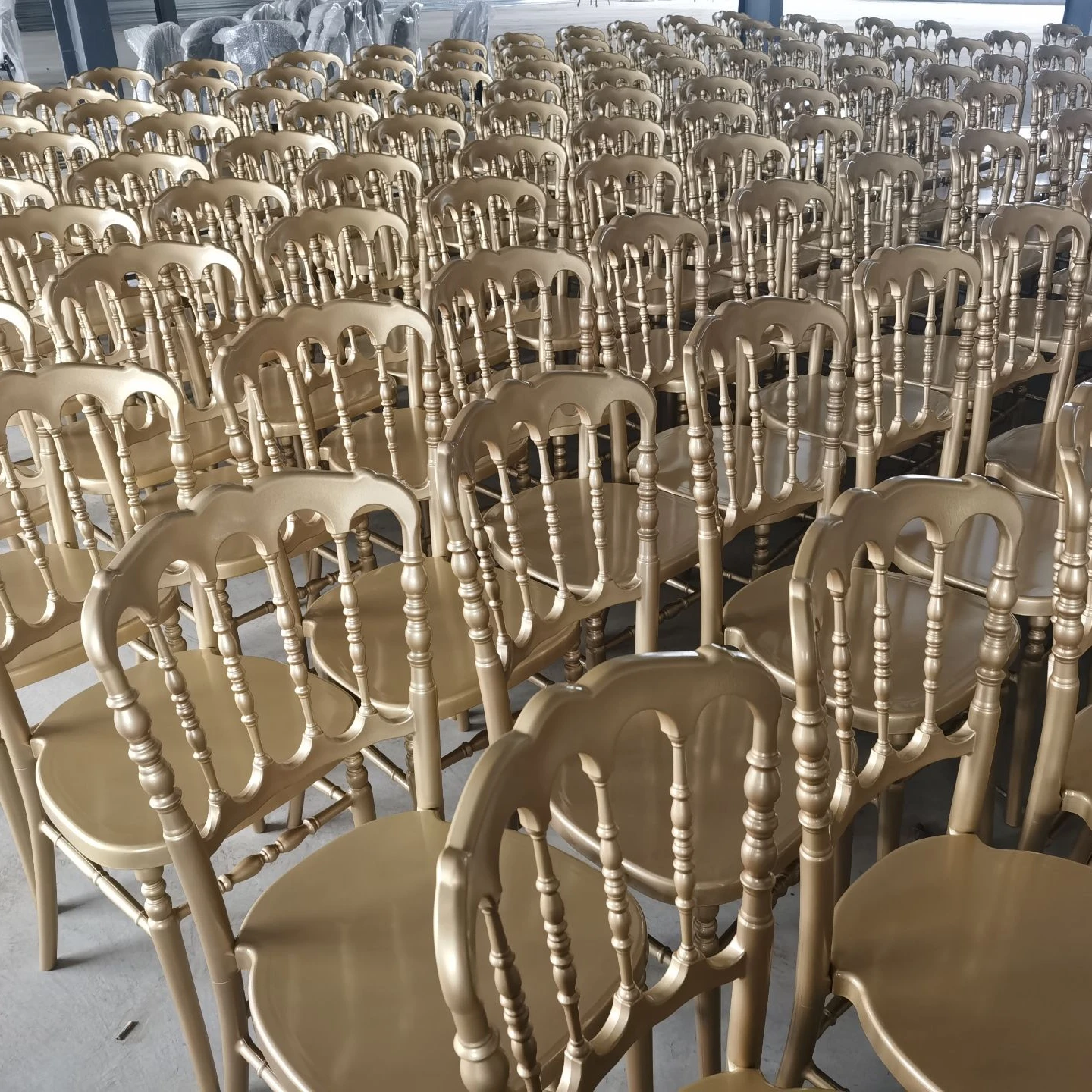 Durable cheap chiavari event gold stacking wooden wedding napoleon chairs for wholesale