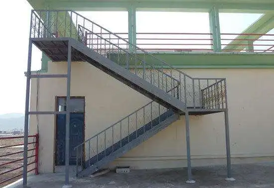 China Prefabricated Steel Structures Workshop / Workshop Matched With Stairs Spiral Staircase With CE