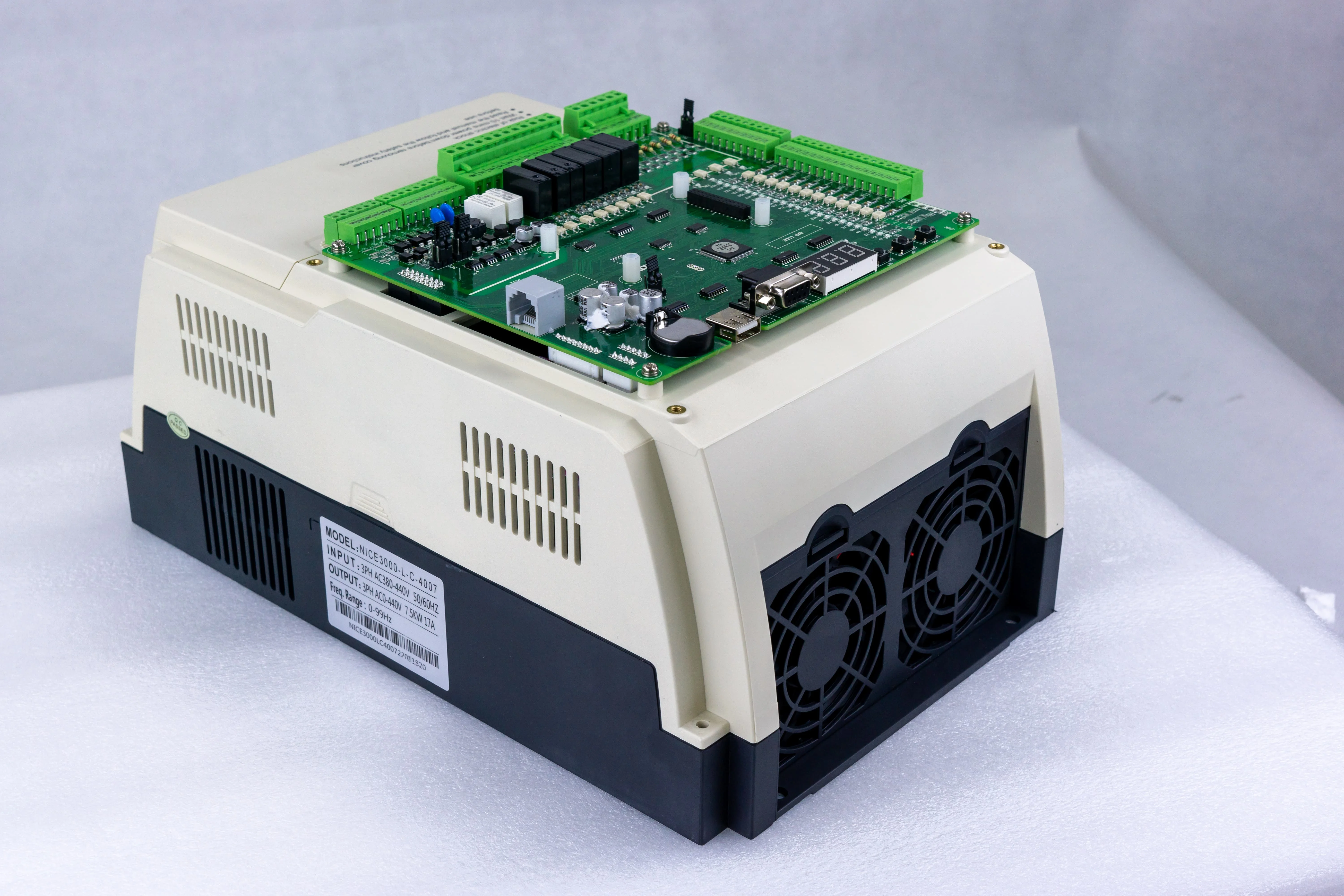 Closed loop Elevator controller Variable frequency drive 380V 3 phase to 380V three phase frequency inverters for lift