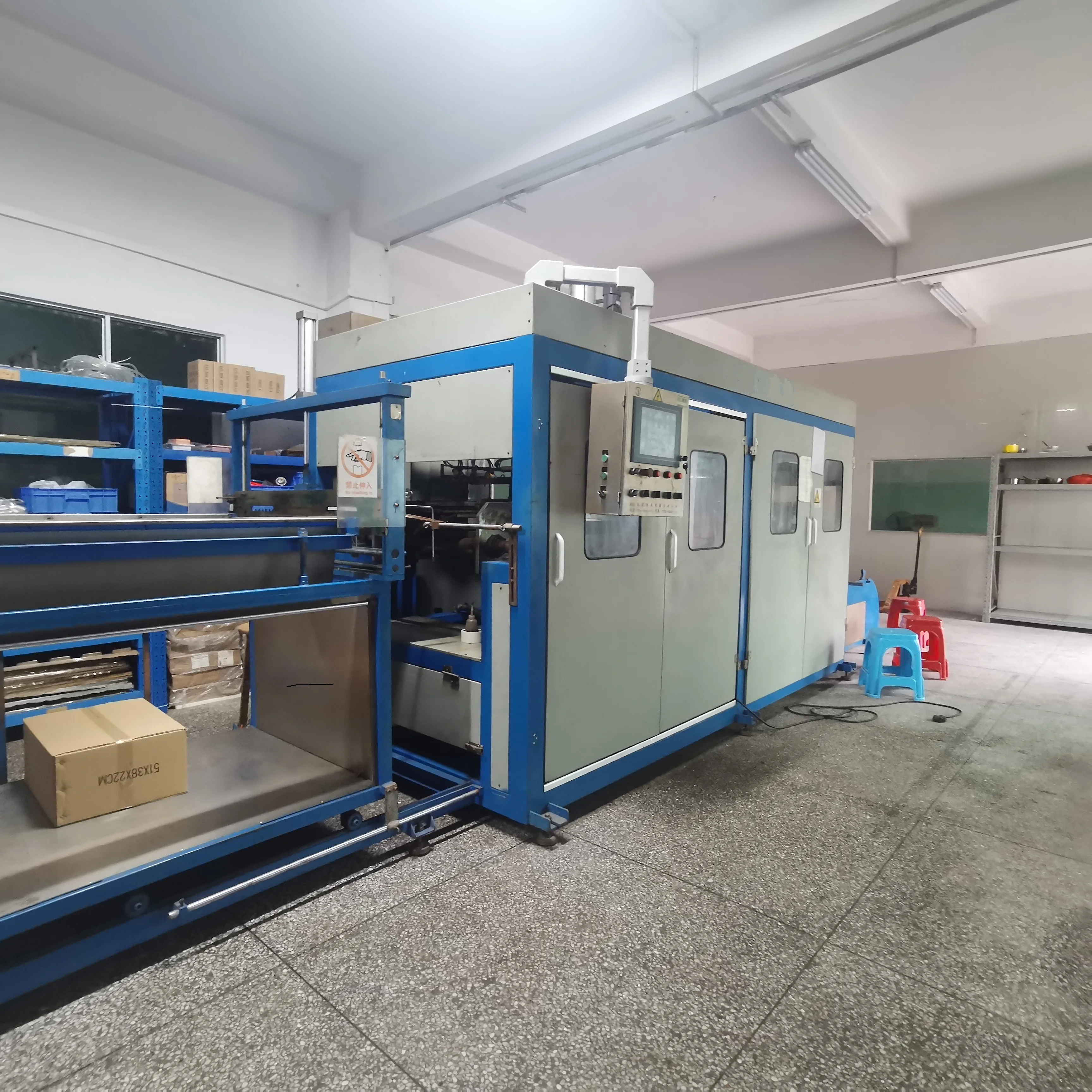 Second-hand automatic plastic product vacuum forming machine