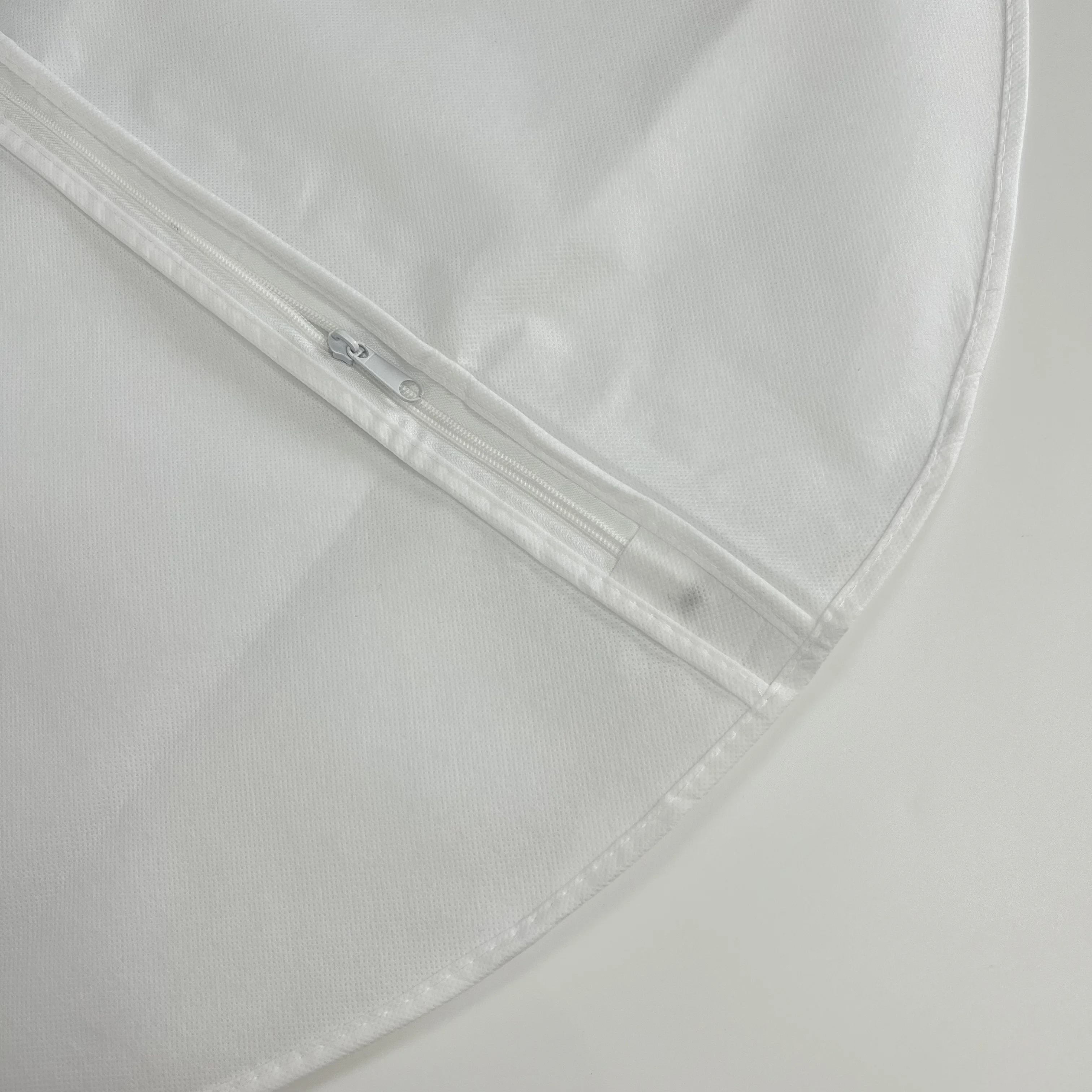 63x112cm Custom High Quality Foldable suit cover garment white nonwoven garment bag