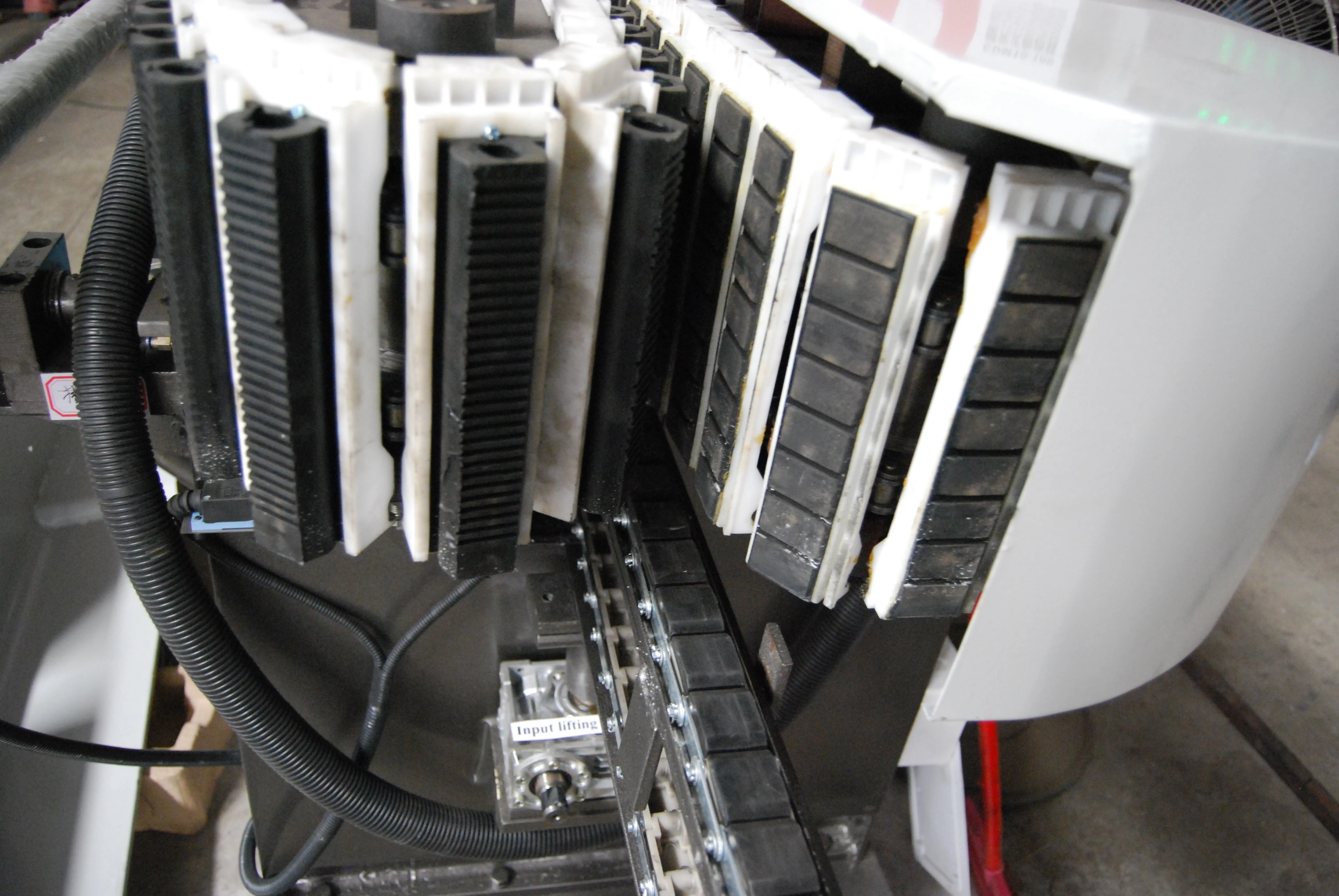 High Speed Multifunctional Quick Setup 9 Motor Polished Straight Line Glass Edging Machine