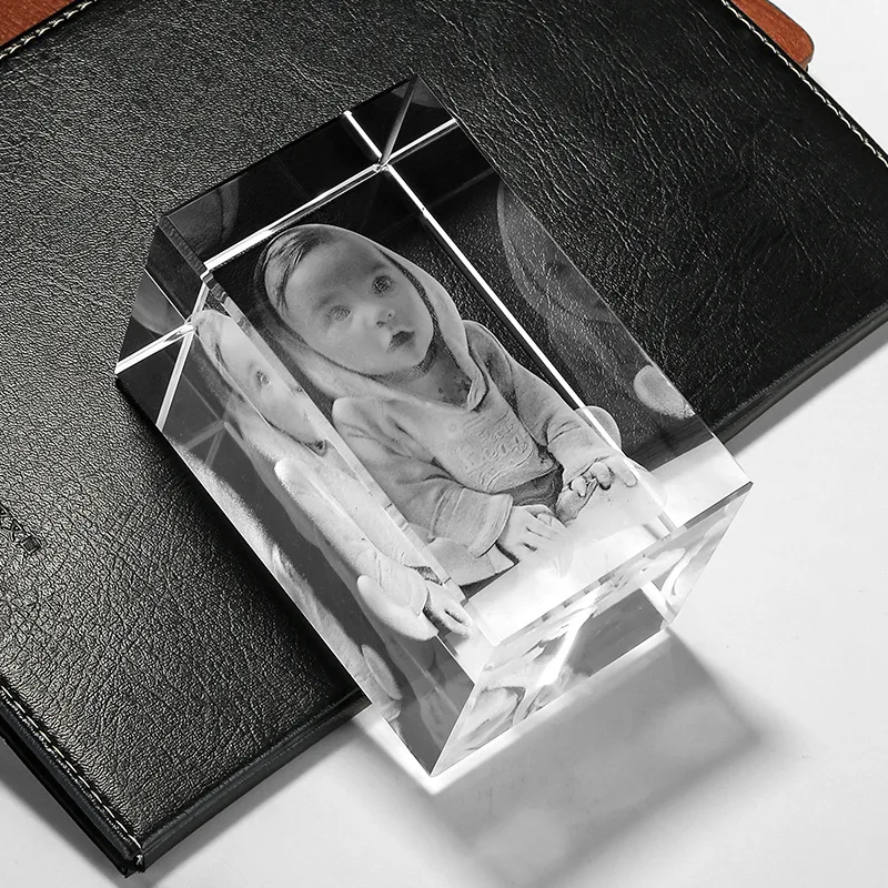 Customized 3d Photo Laser Engraving Crystal Paperweight Transparent Crystal Cube For Decoration Gift Photo Frame