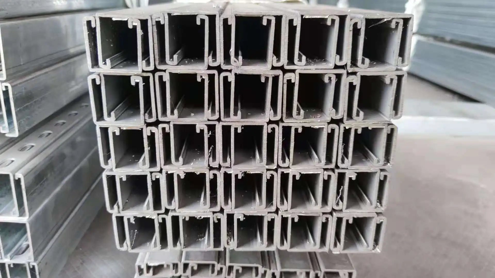 Простая оцинкованная сталь Unistrut C канал 41 высокого