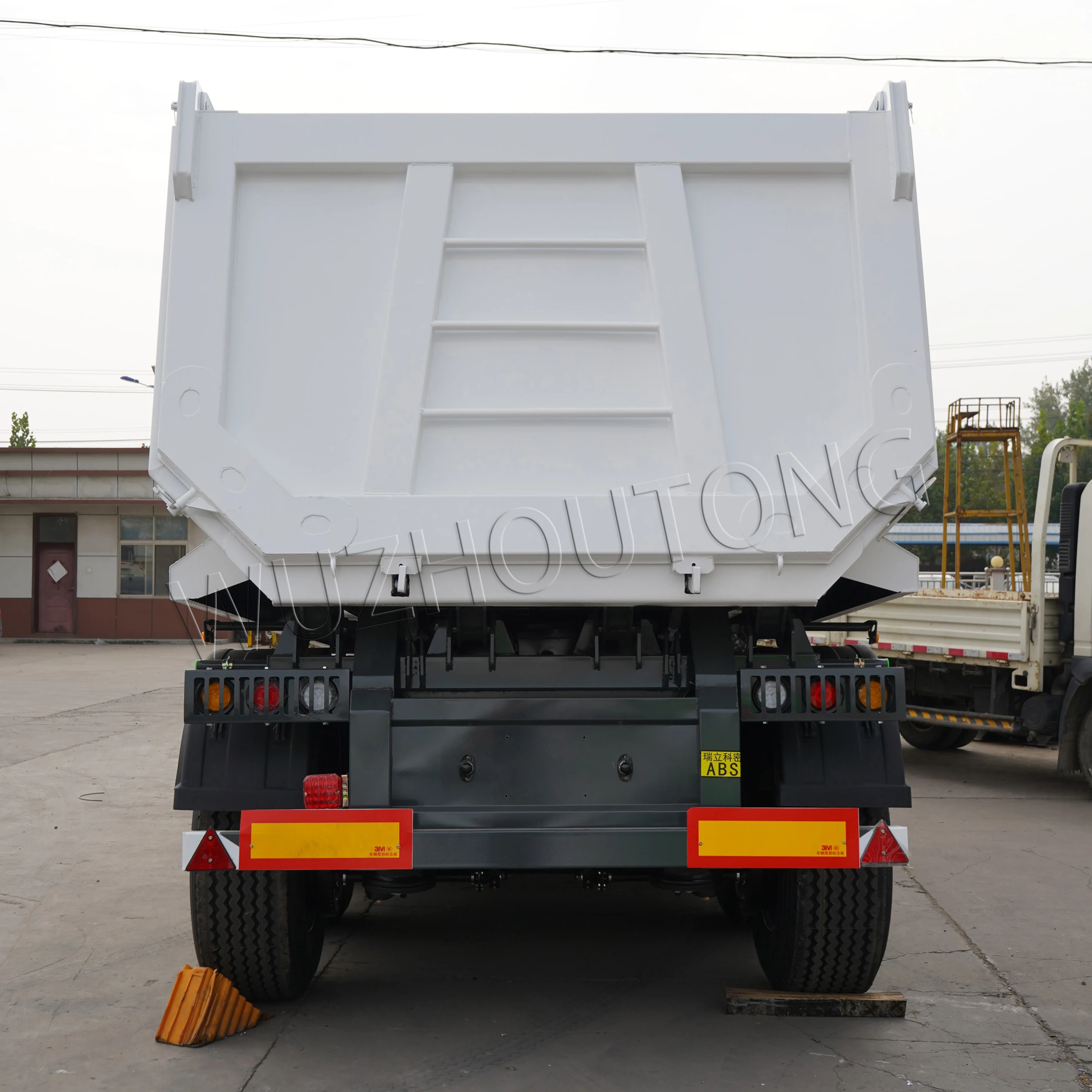 China Factory U Shape Transport 47m3 4xle Rear-tipper Trailer Dump Truck for Sale