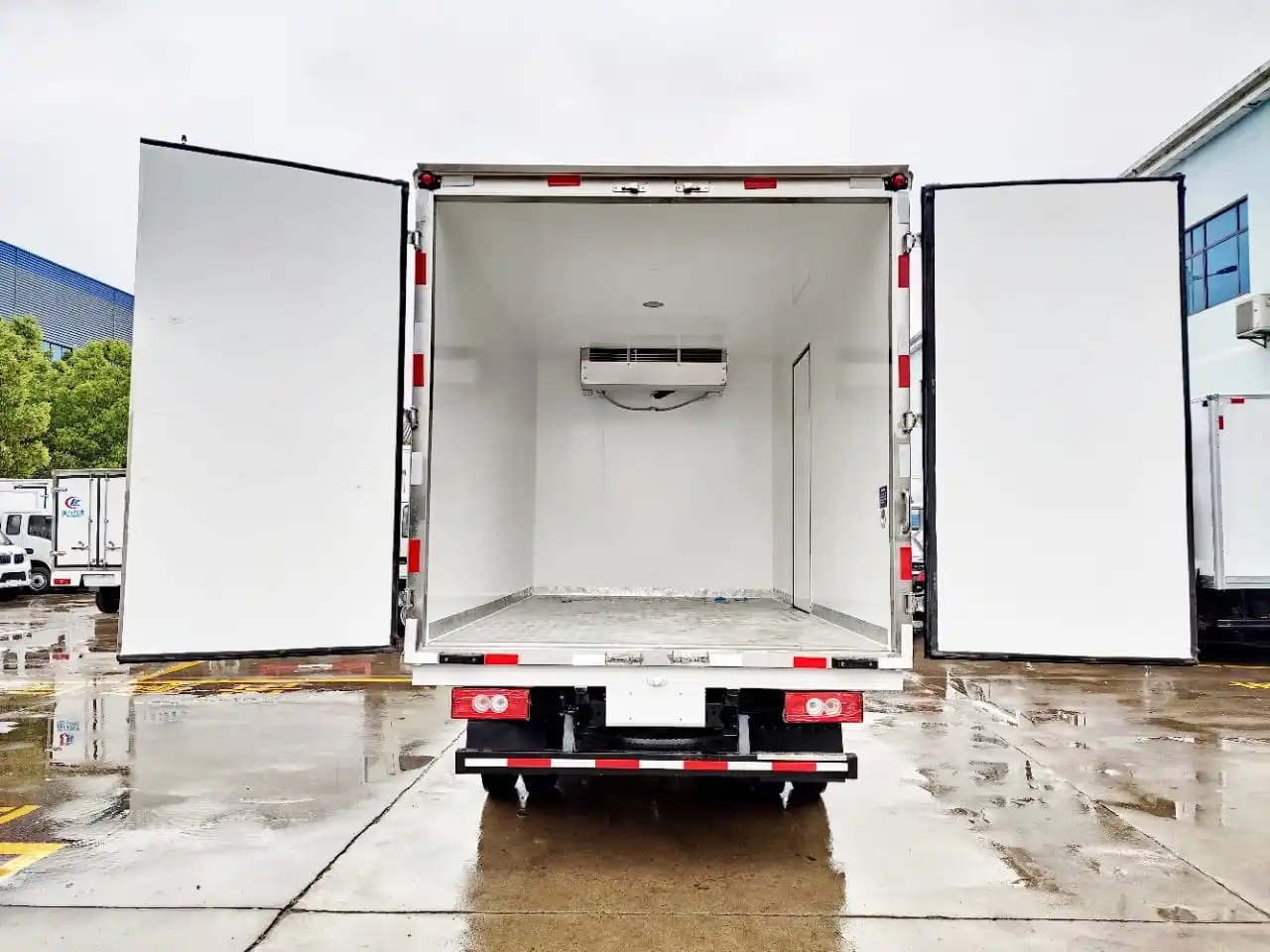 China Cheaper Price Foton 4X2 Small Van Cargo Refrigerator Truck for sale