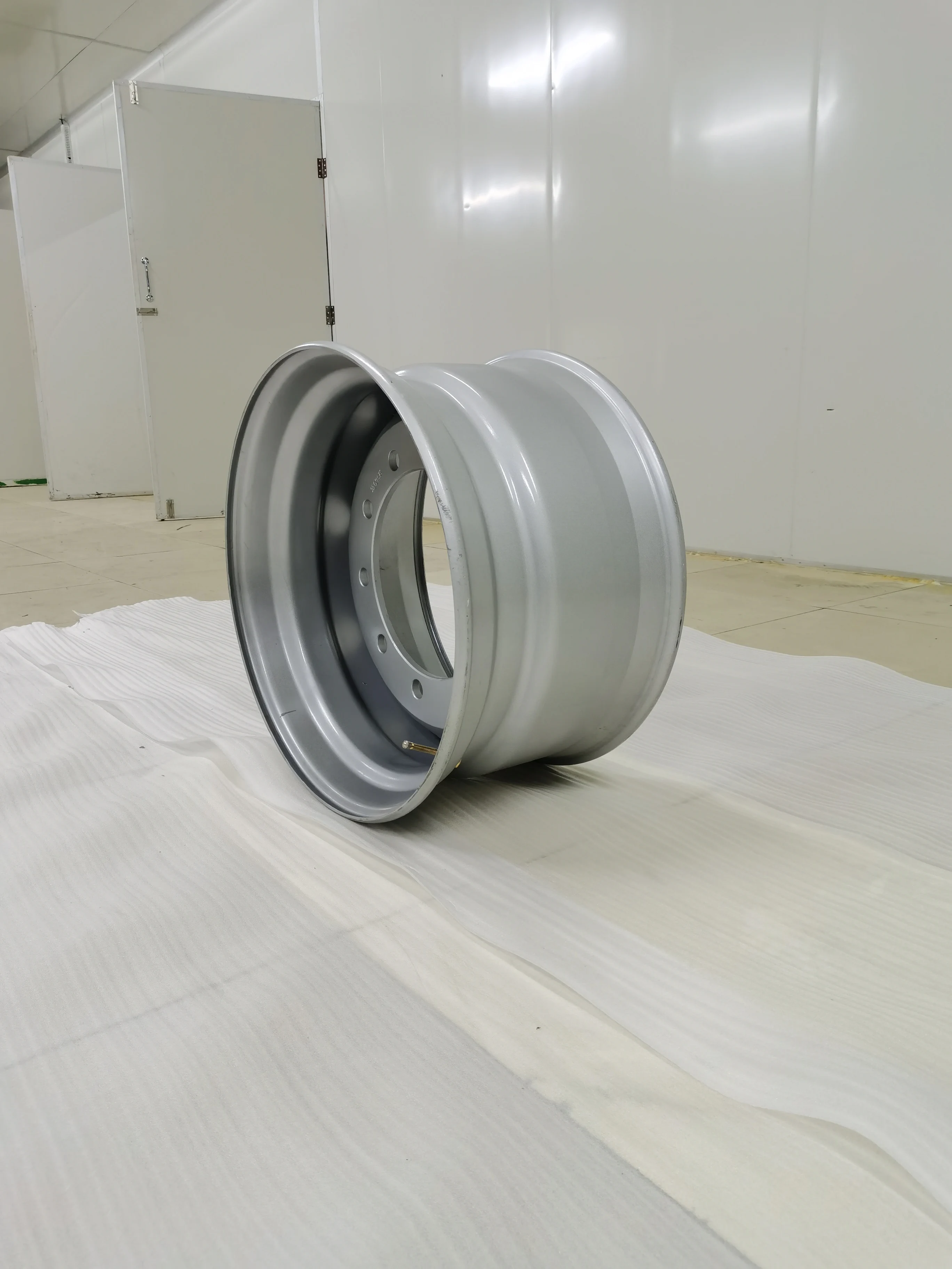 22.5x11.75 0/120/135 offset  steel tubeless wheels 10 bolt holes disc and rim 13R22.5 tire size from China factory