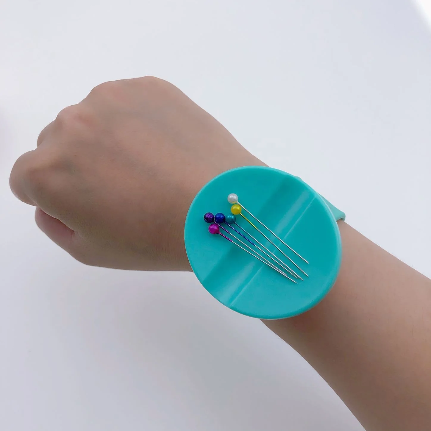 Magnetic Suction Disc with 40 Pieces Sewing Pins Wrist Sewing Pincushion for Hand Sewing Supplies