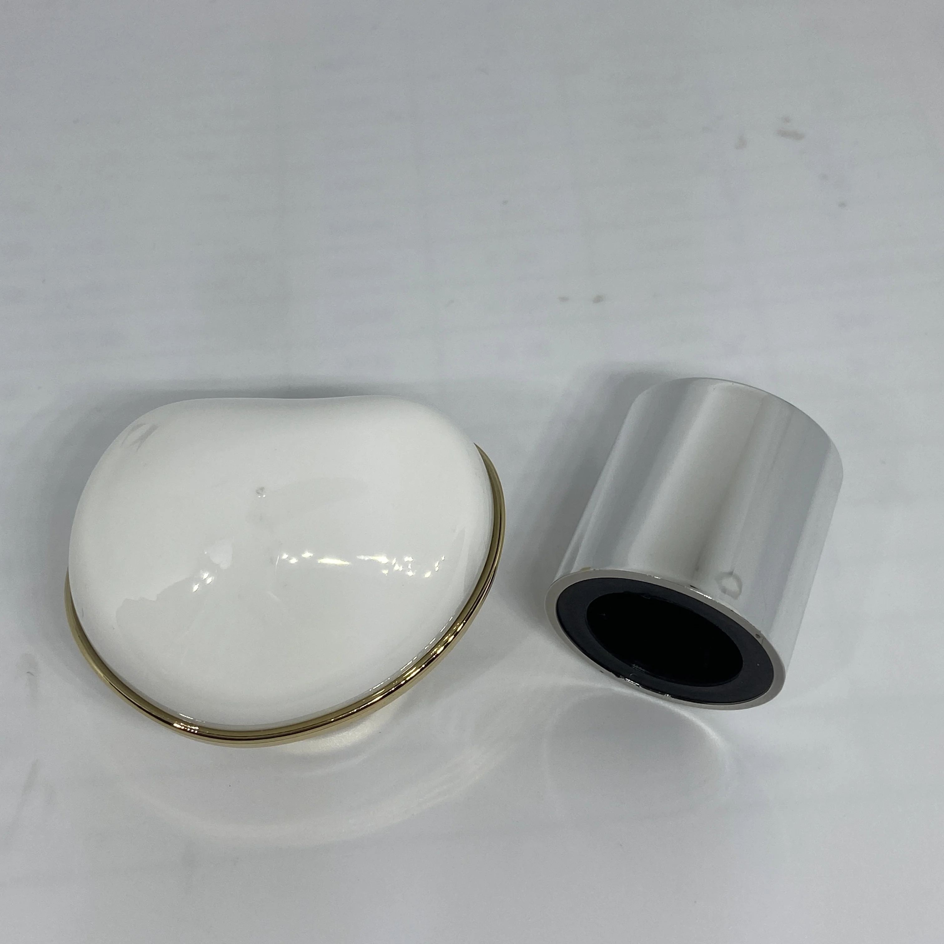 Customized Zinc Alloy Metal Cap Animal Horse Head 15Mm  Round Zamac Crown Perfume Caps