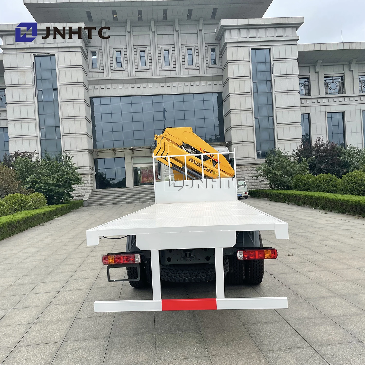 SINOTRUK 6x4 10T  truck mount crane