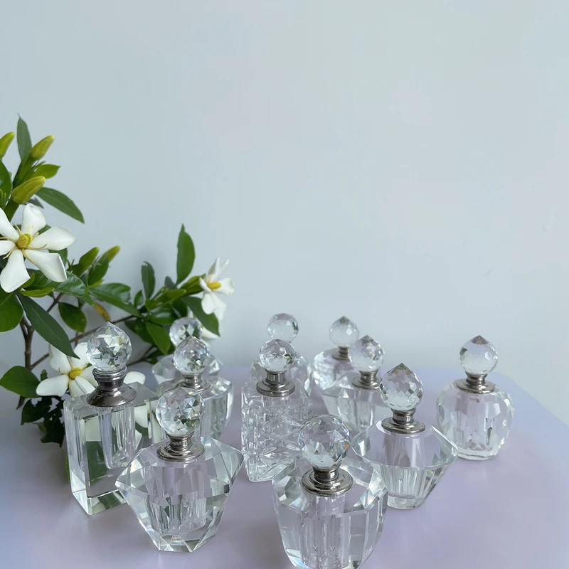 Wholesale new fashion 3ml square round crystal clear glass luxury essential oil perfume bottle for decoration and gifts