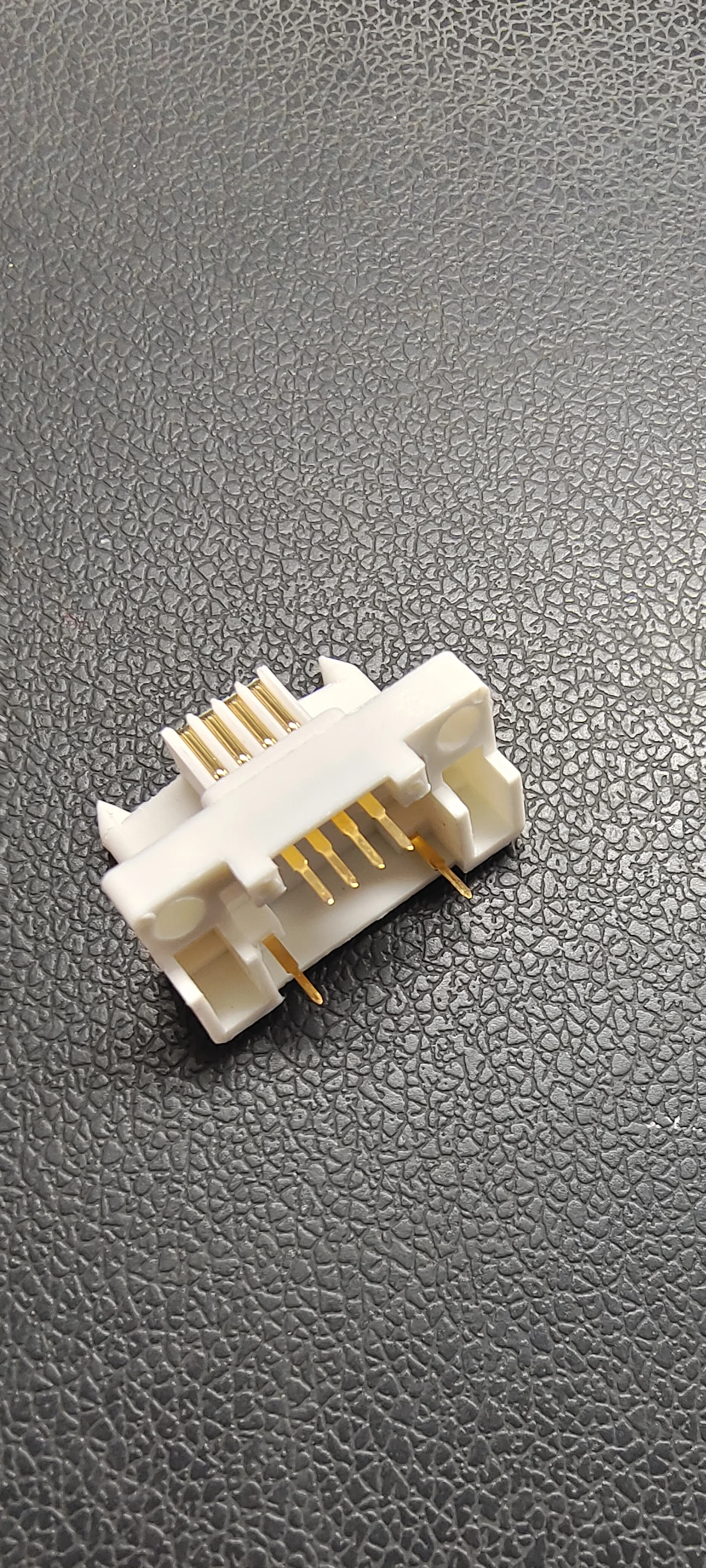 Good Quality Gold Plated Brass PA66 Press Fit Element Pcb wire to board Connector Panel Mount Connector Pcb for Automotive