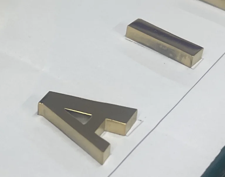 3D знак из нержавеющей стали металлический блестящий сплав позолоченные светодиодные буквы петля слайд на букву подвески