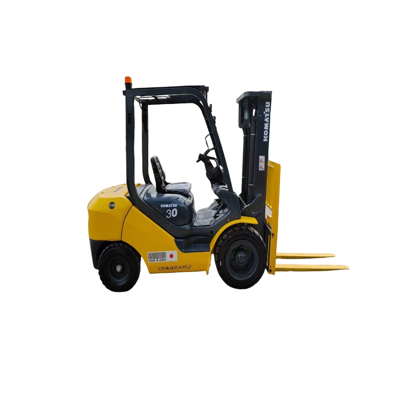 Sale price good moving equipment in good condition Komatsu 30 forklift in good condition has superior performance