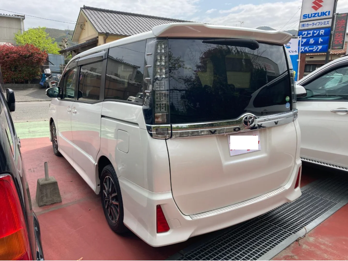 ZS Pearl White 2014 Right Steering Used Smart Voxy Toyota Car
