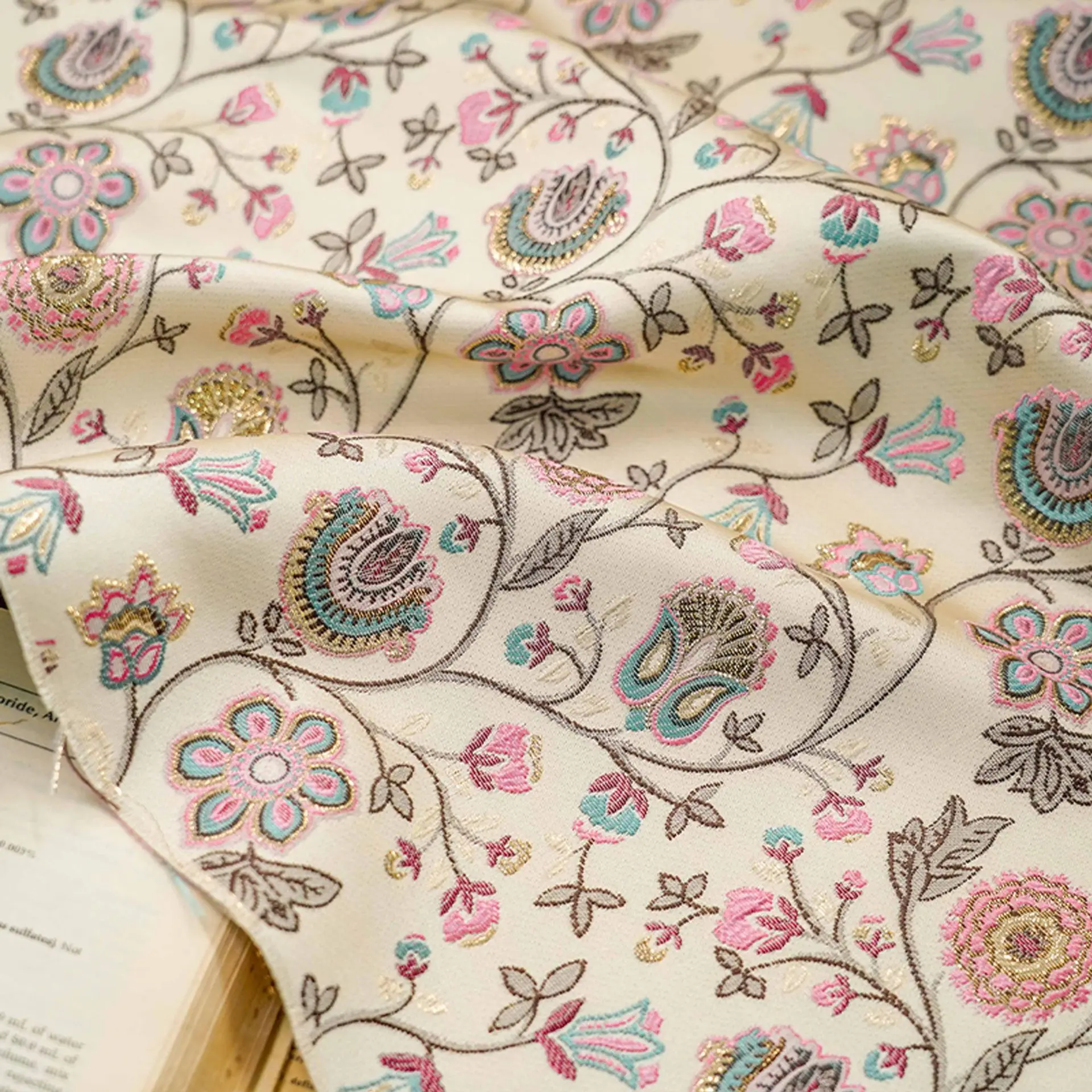 New Arrival 2024 Textile Fabric Quality 3D Jacquard Elegant Flowers 100% Polyester Brocade Fabric for Dress