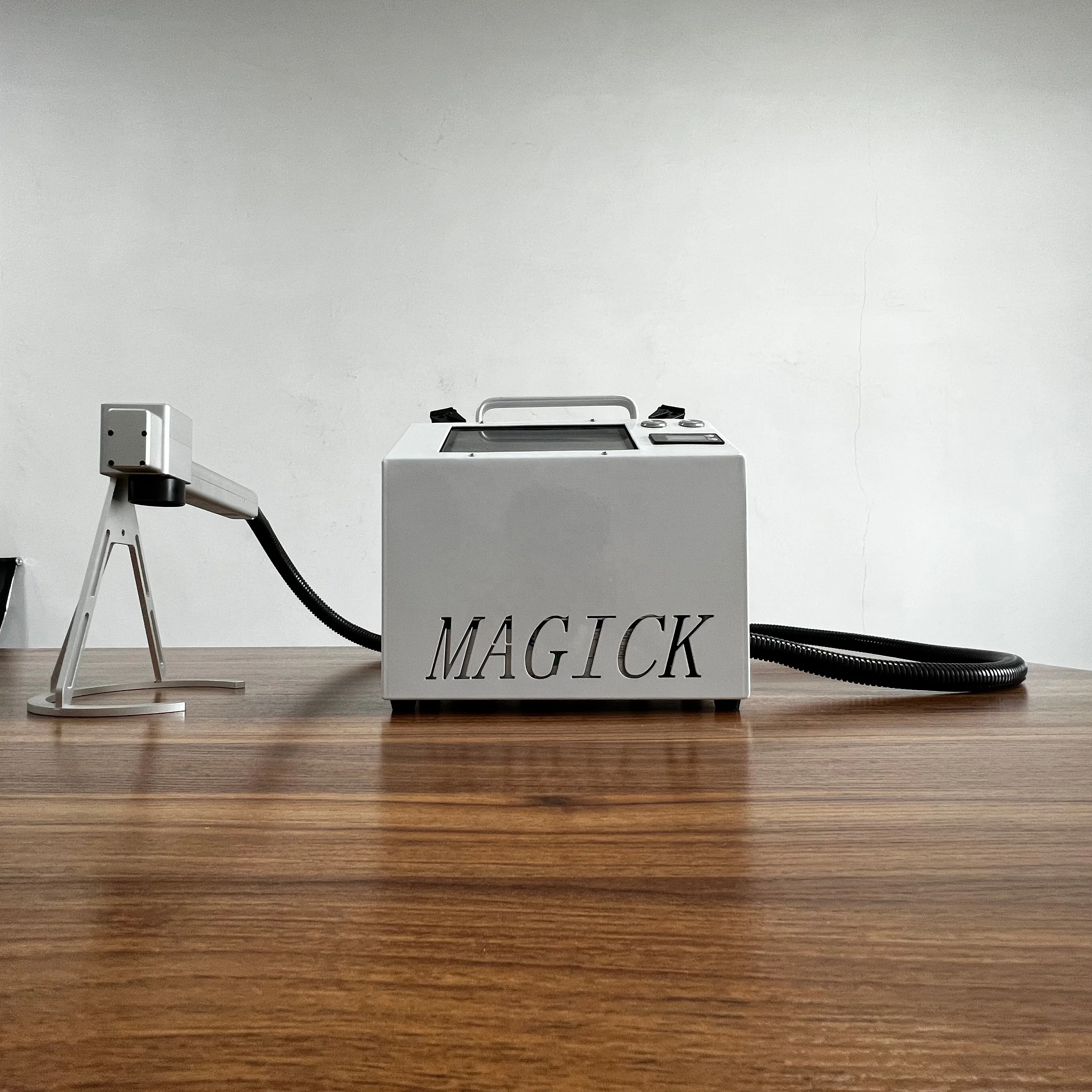 New Small Size 20w 30w 50w Backpack Design Handheld Fiber Laser Marking Machine On Sale