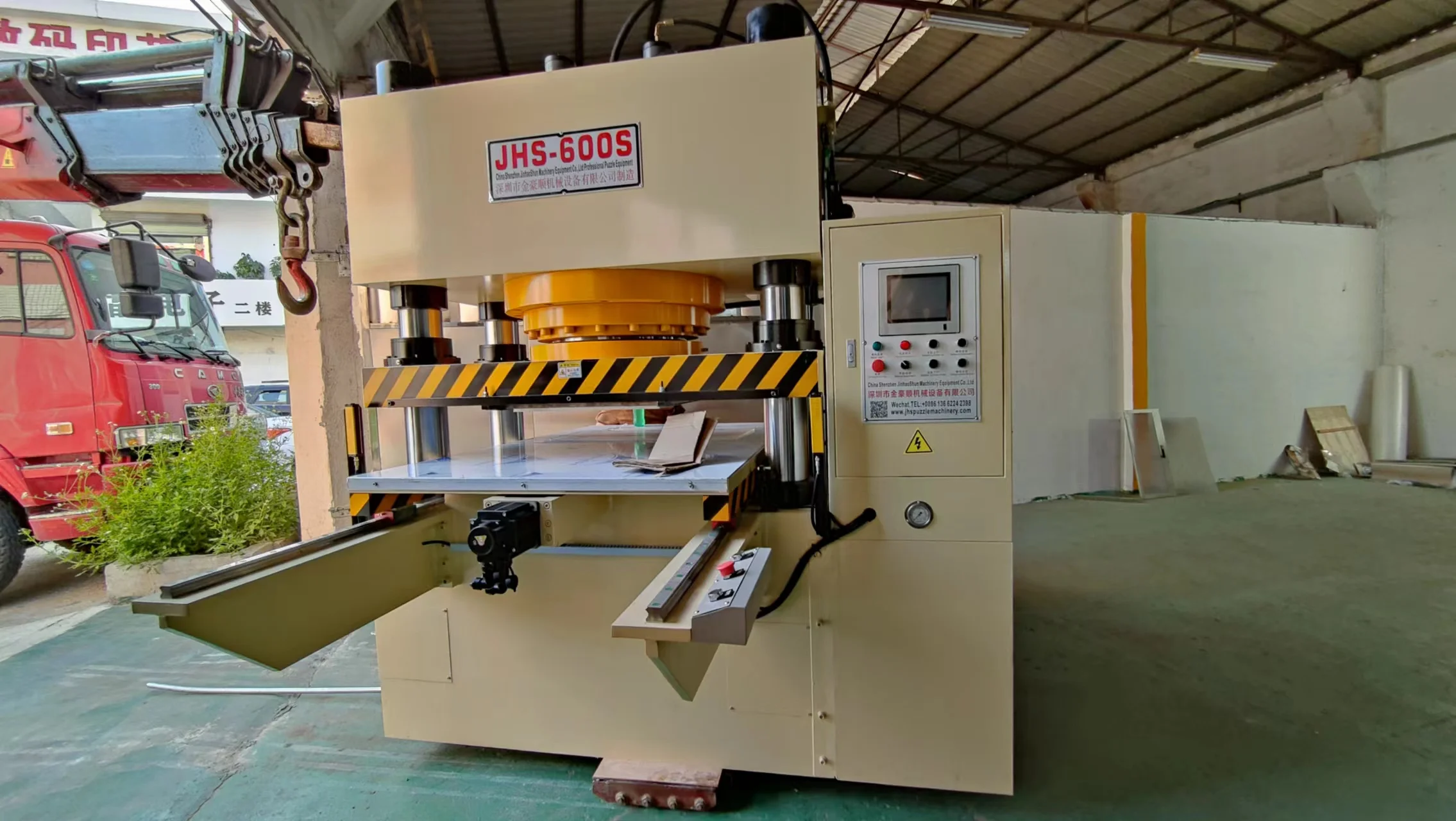 Jigsaw four - column hydraulic indentation machine, large tonnage platform jigsaw making machine