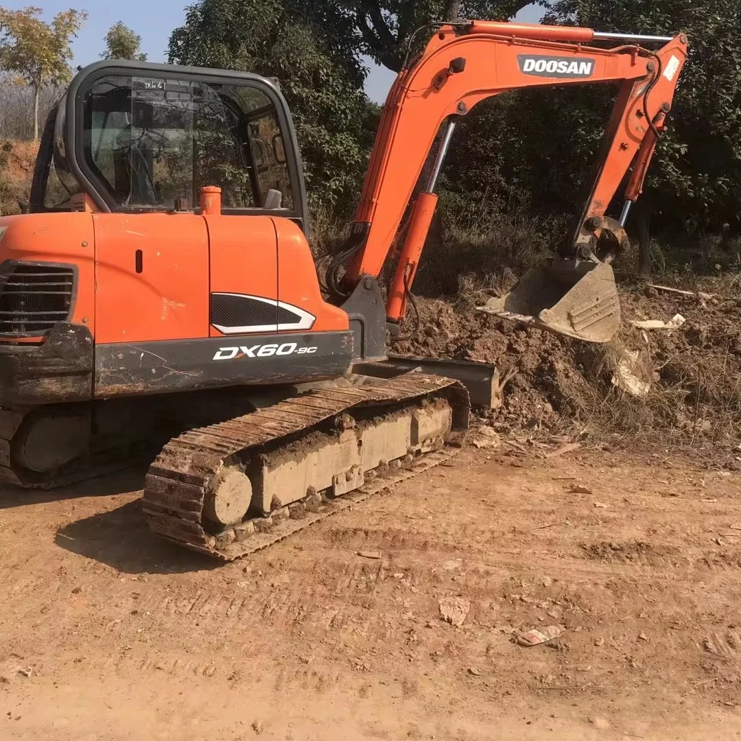 Низкий расход топлива используется 6 тонн экскаватор Doosan DX 60 для продажи