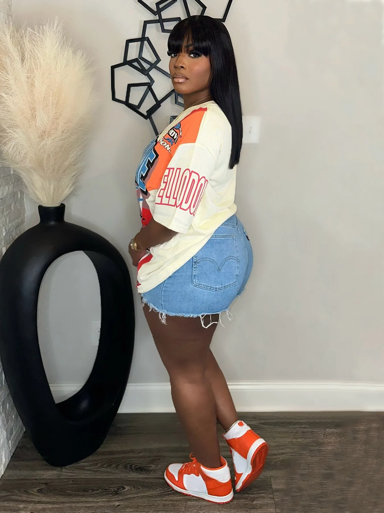 OJW090555 New design Modal Fabric graphic T Shirts Women Plus Size pink Cut Open Shirt made in China