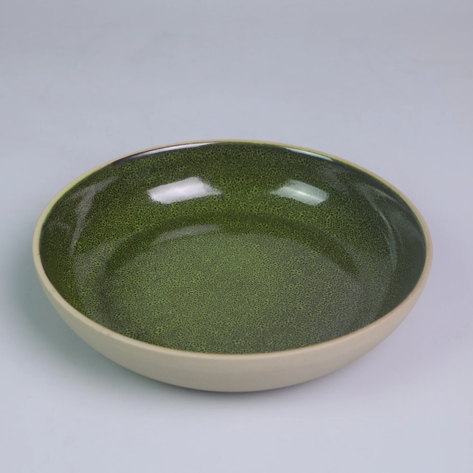 Modern Creative Ceramic round Plate Restaurant Grade Porcelain Soup Dish Set for Hot Food Tray for Social Catering Dinnerware