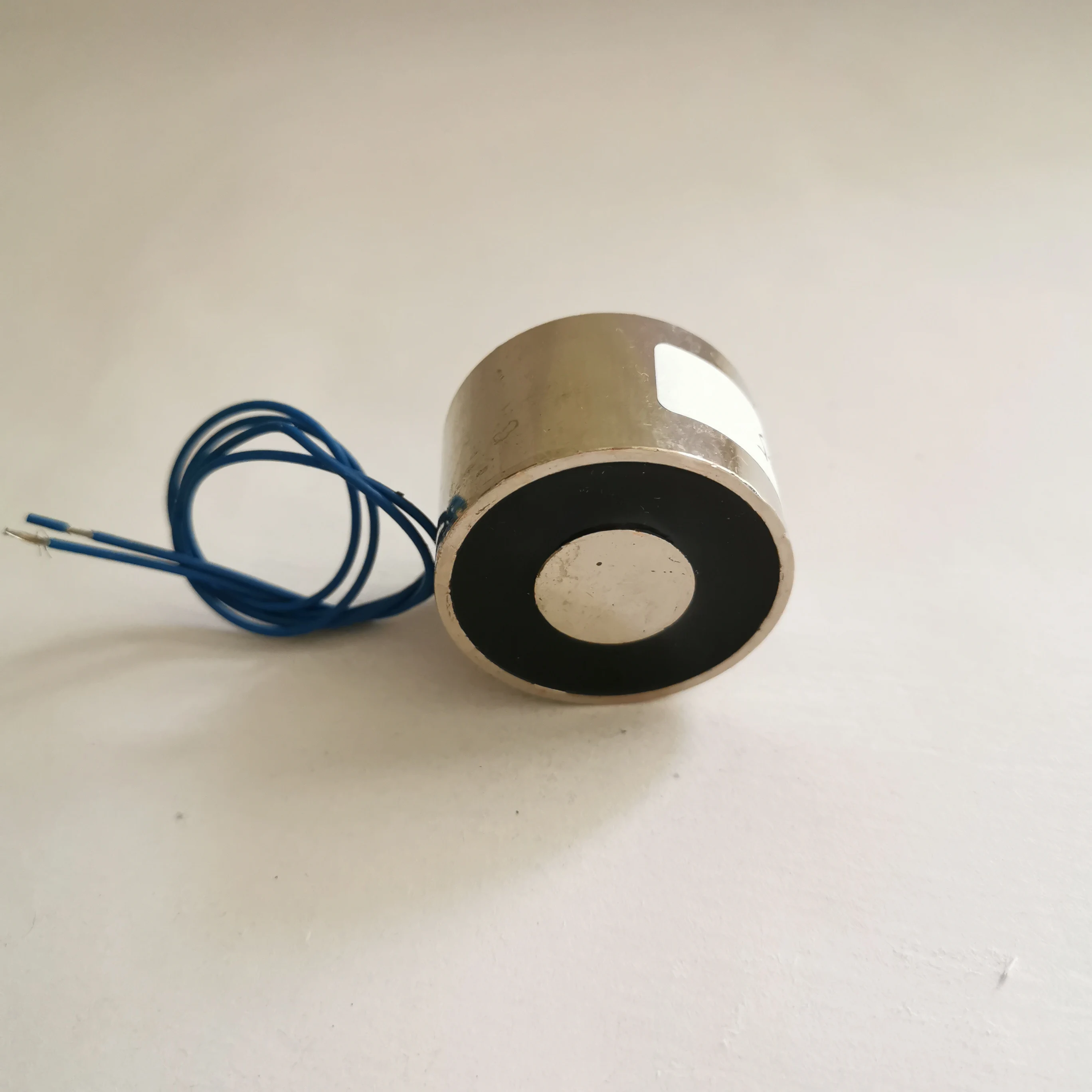 Factory Customized DC 24V  holding force 25kg Suction Circular Holding Solenoid Electromagnet P4025