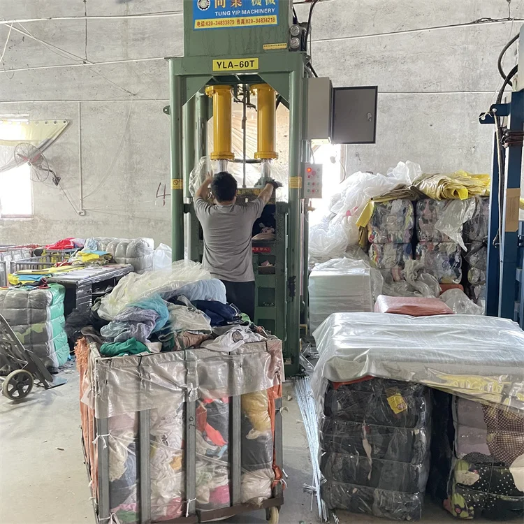 Rainbow Used Clothes Bags And Shoes sells in bales