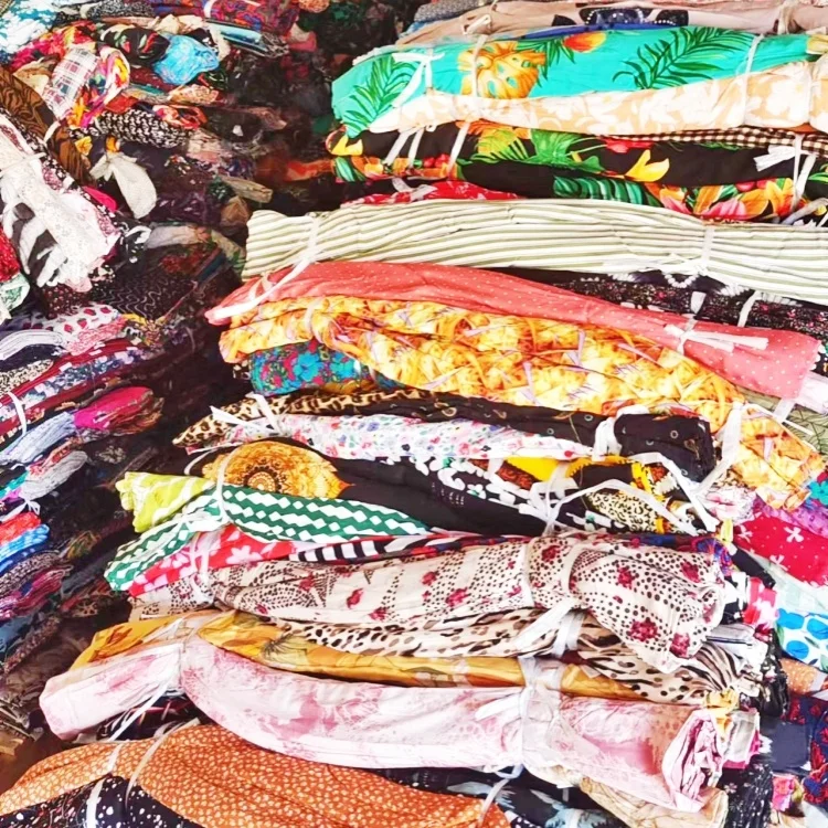 Stock Lot Printed Rayon Viscose Challis Fabric 100% Rayon for Garment Sari Lining 100% Rayon Style Korea/Indonesia