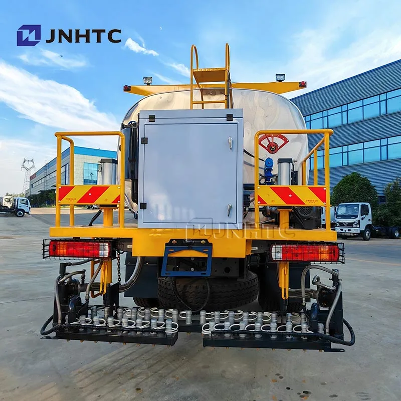 HOWO Asphalt Spraying Equipment Truck 4X2 340HP Intelligent Asphalt Spraying Equipment Truck