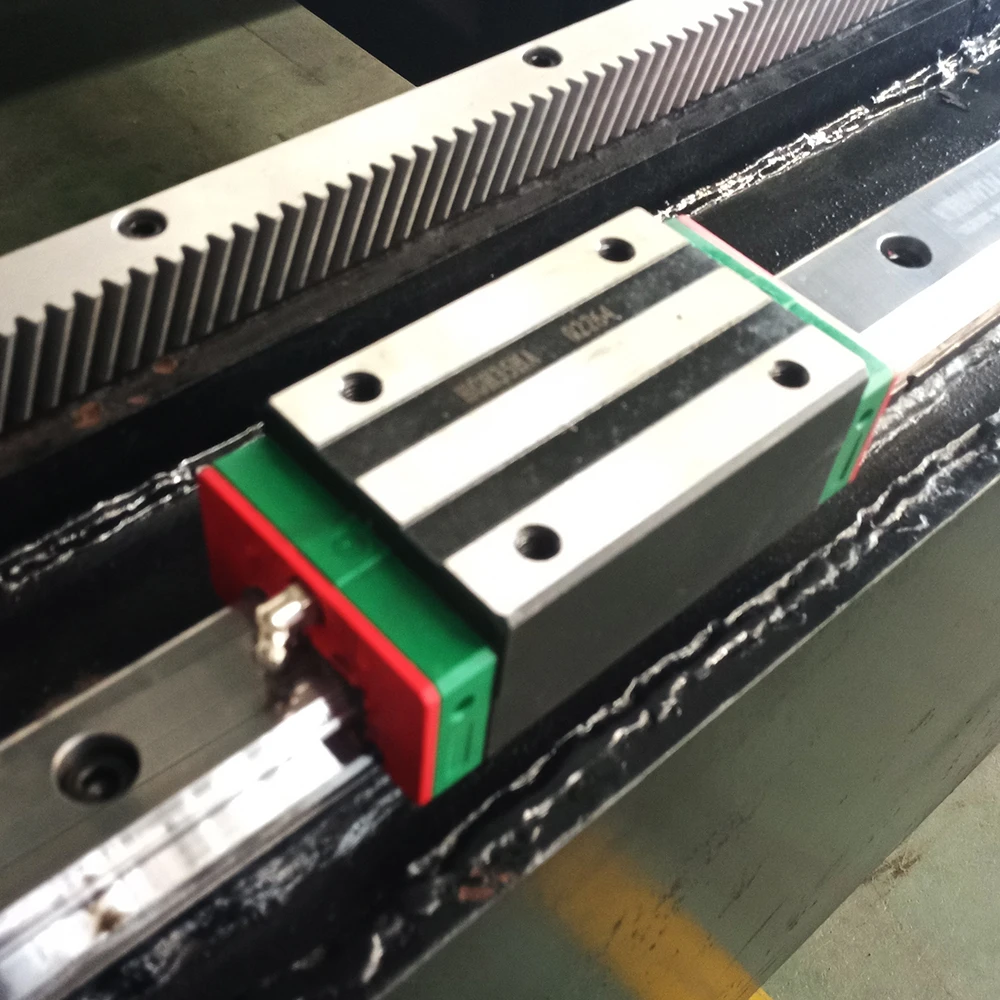 Ruijie 1530A 1000W 2000W Europe Quality Steel Metal Fiber Laser Cutting Machine from China