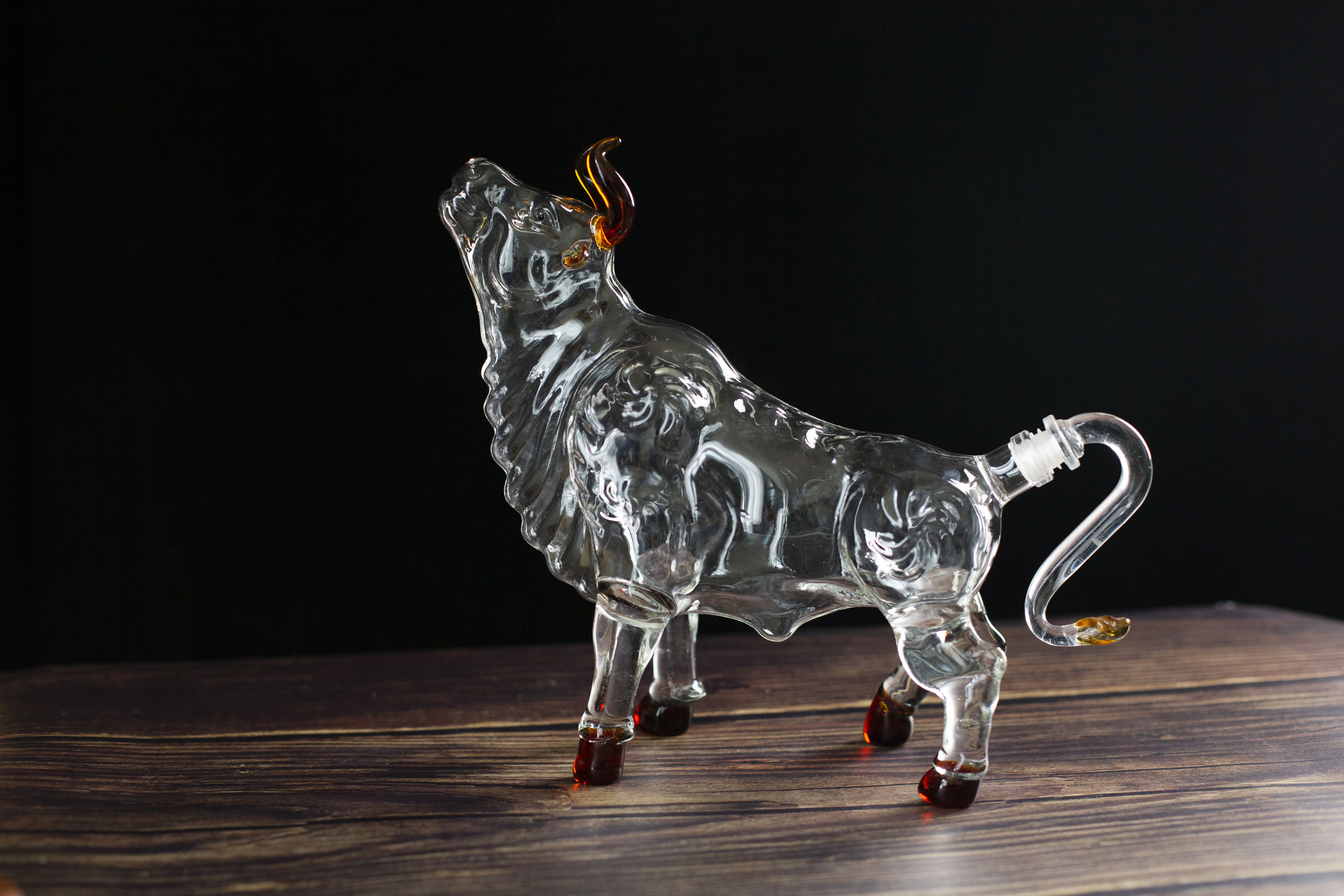 Chinese Zodiac Wholesale Custom Handmade High Borosilicate Glass head up cow Shaped Art Glass Animal Wine Decanter