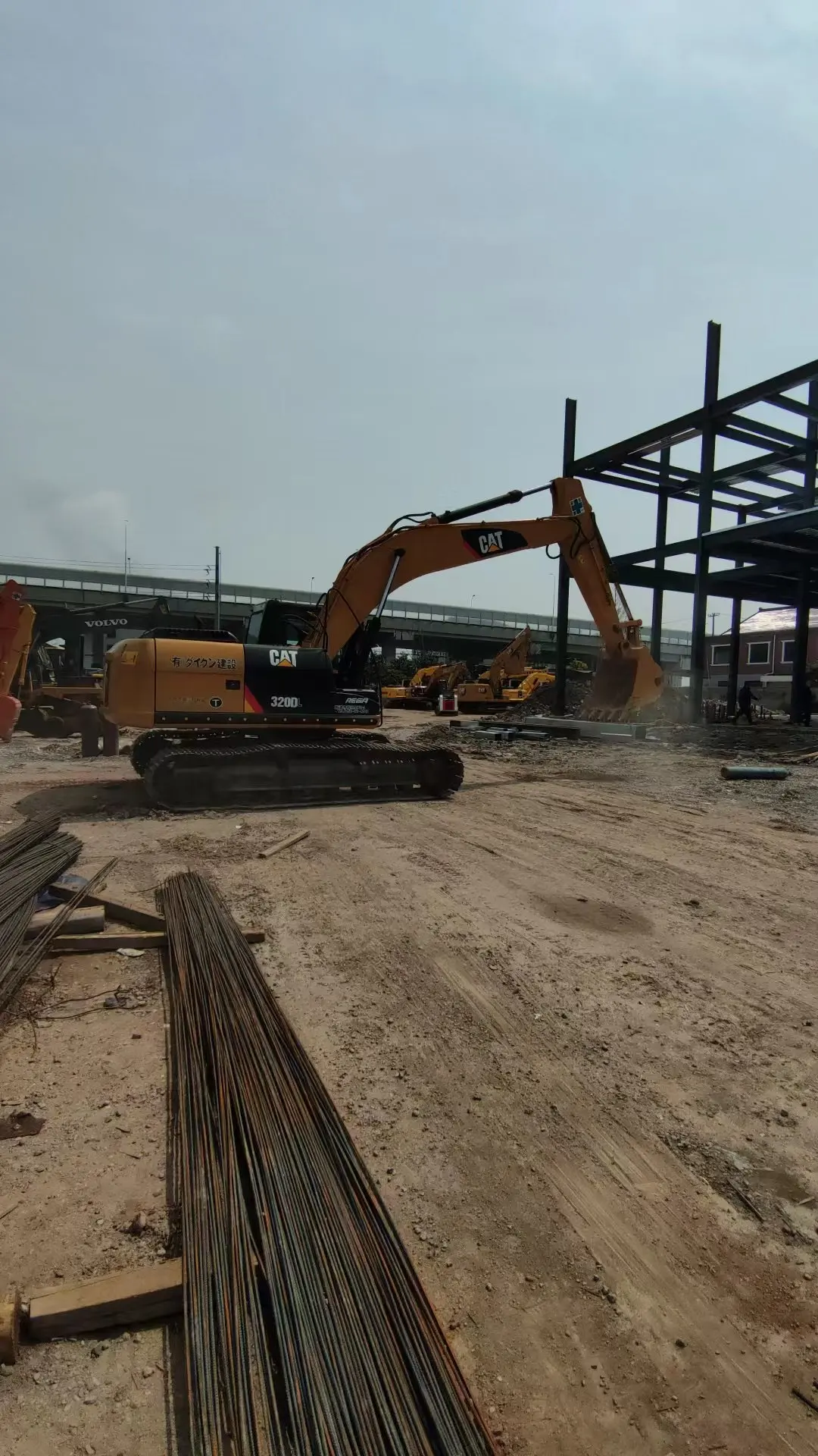 Japan made Caterpillar 320DL crawler excavator price ,Used 20ton Hydraulic digger 320D 320D2 320DL 320GC in Shanghai