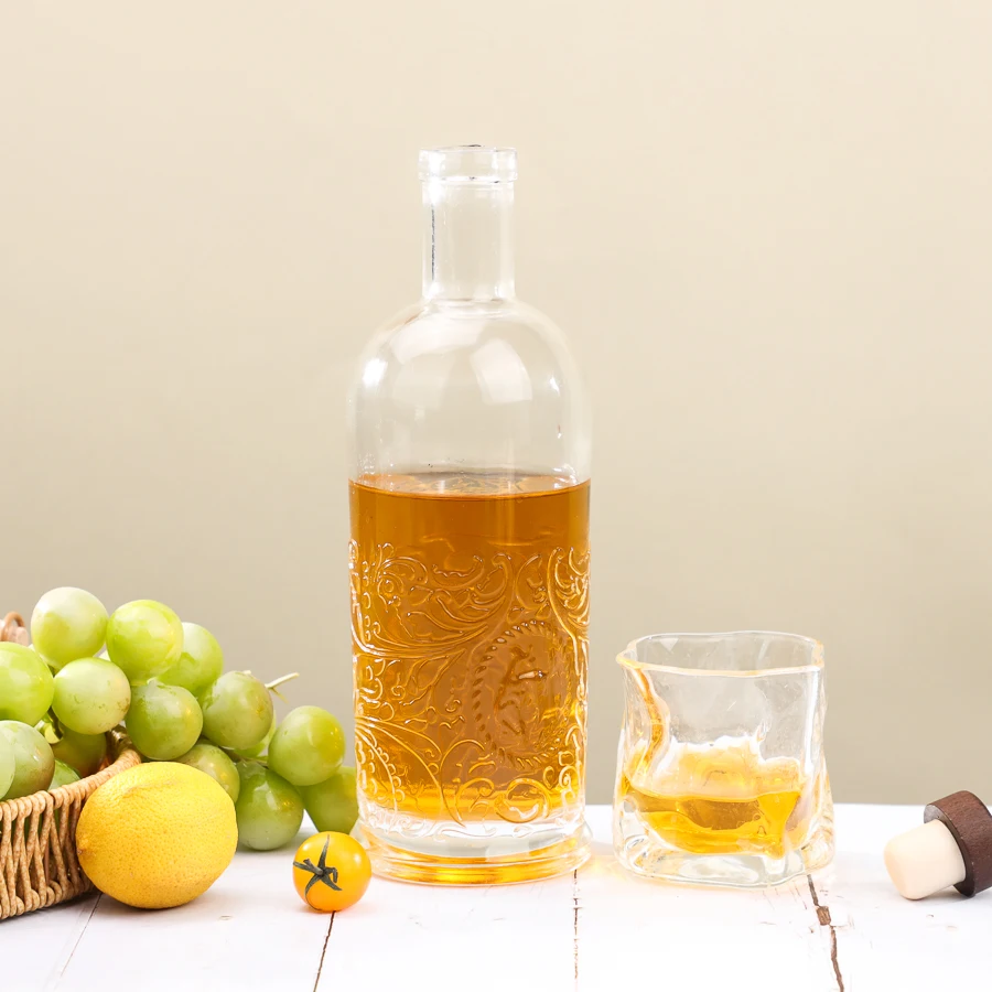 Customized Beverage Cork Lids Gin Custom Embossed Label Glass Bottle Rum Whiskey Bandy Vodka Wine Bottles Clear Glass Wine 750ml