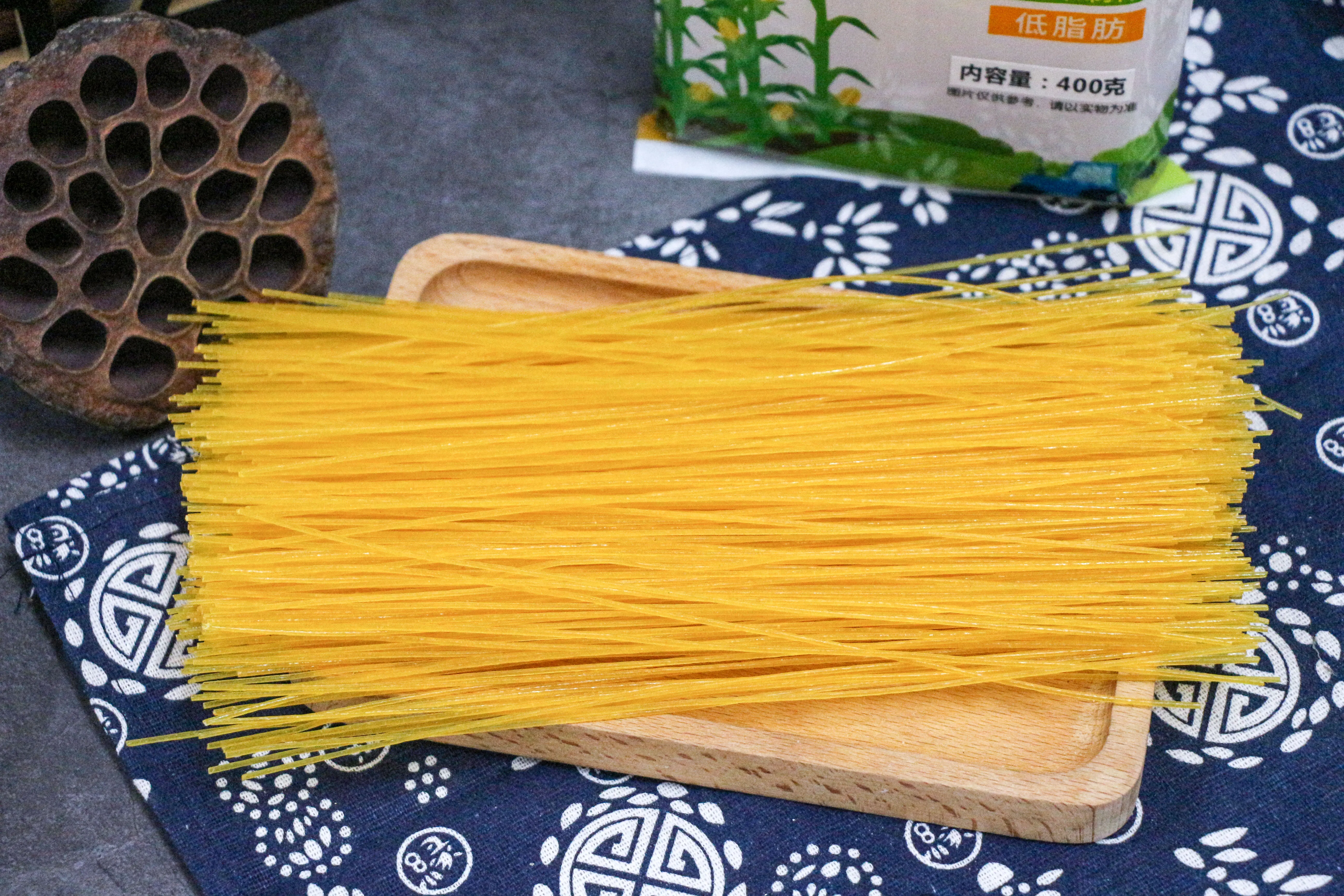 gluten free dried Corn Noodles low fat whole grain corn flour noodles.