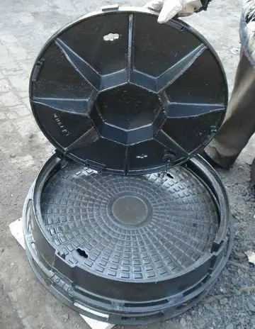 Чугунная крышка